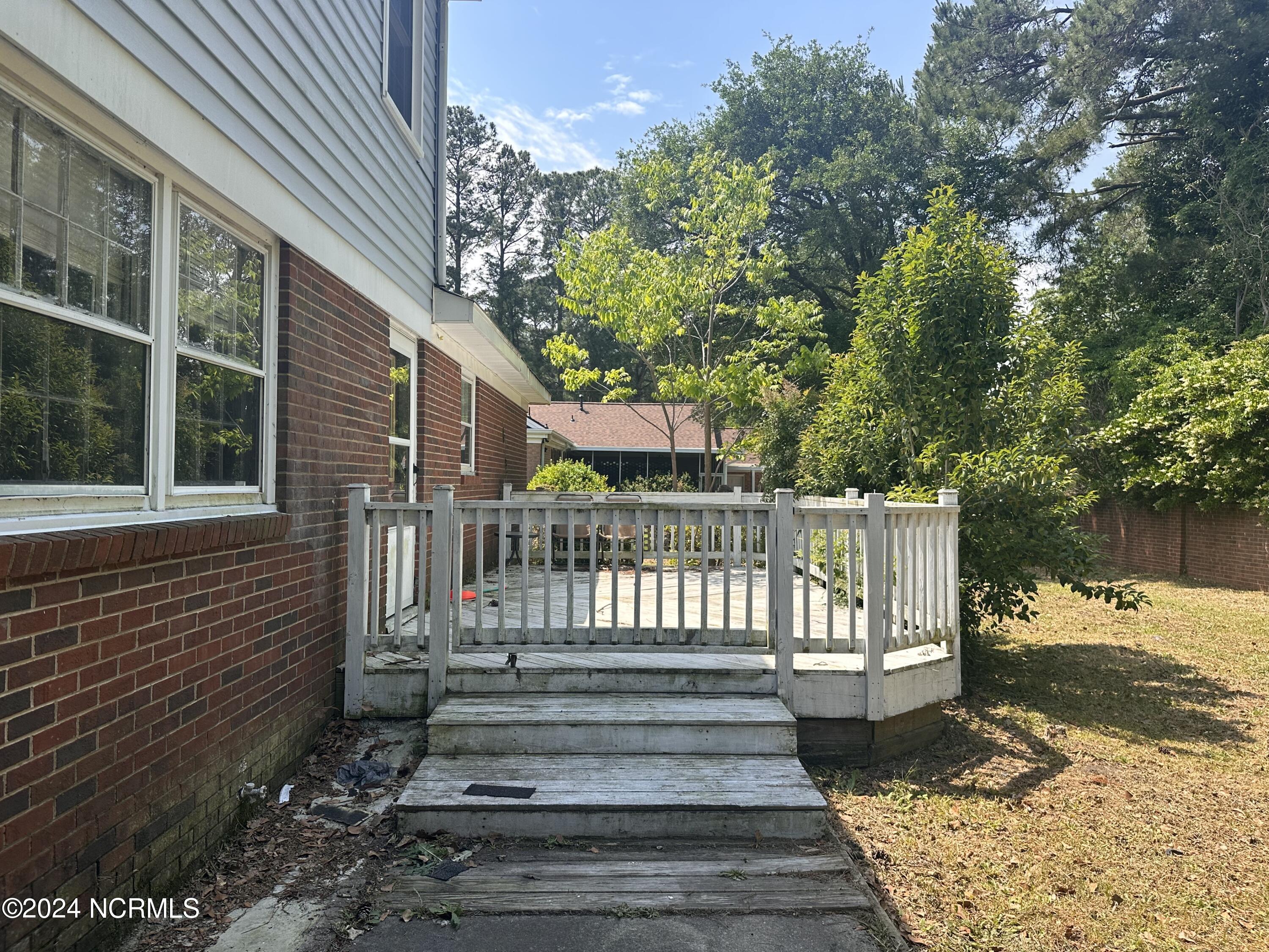 306 W 33rd Street Property Photo 8