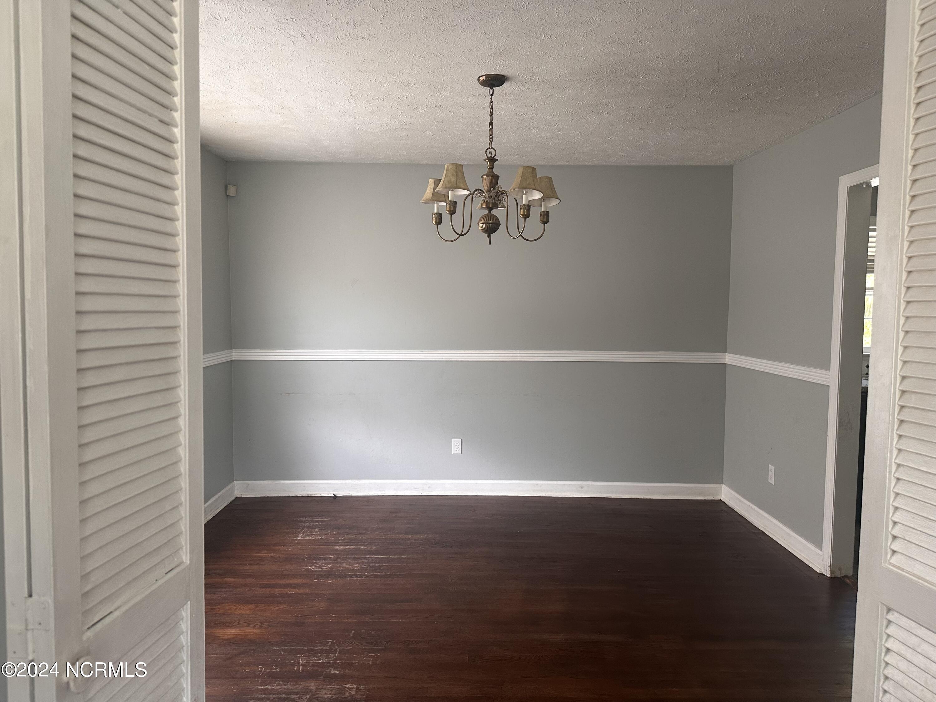 306 W 33rd Street Property Photo 12