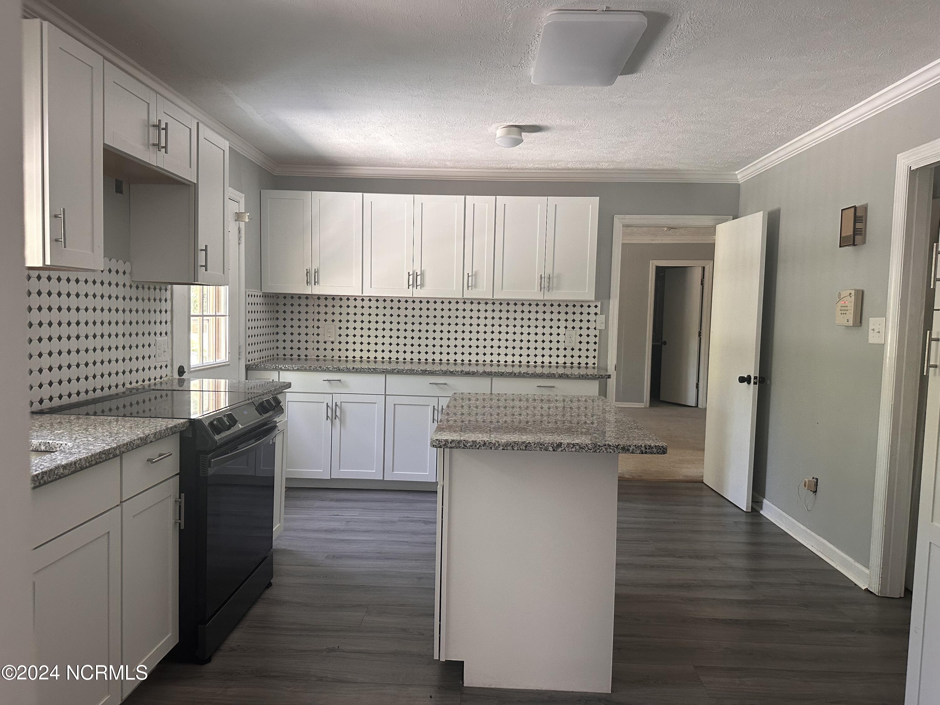 306 W 33rd Street Property Photo 13