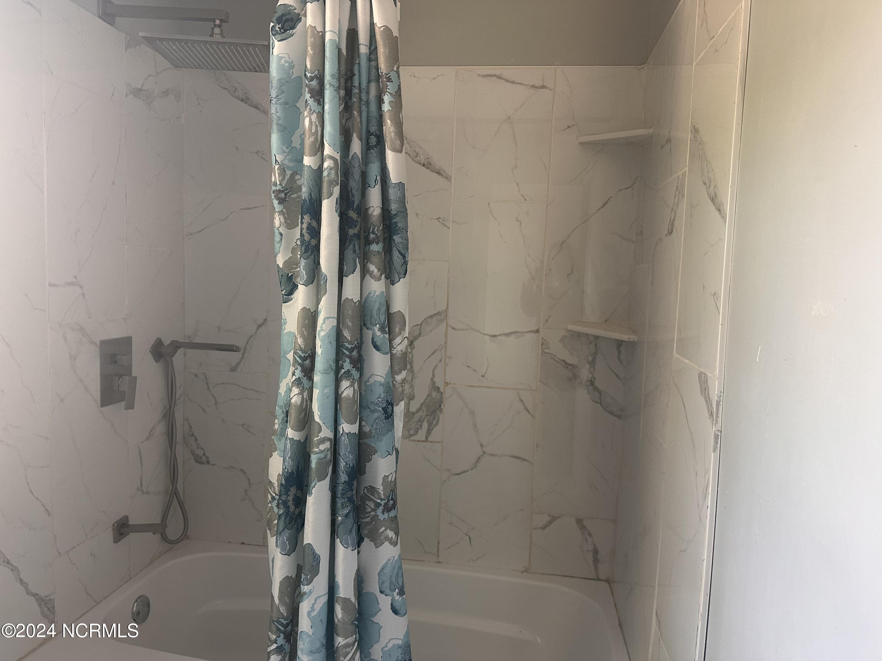306 W 33rd Street Property Photo 25