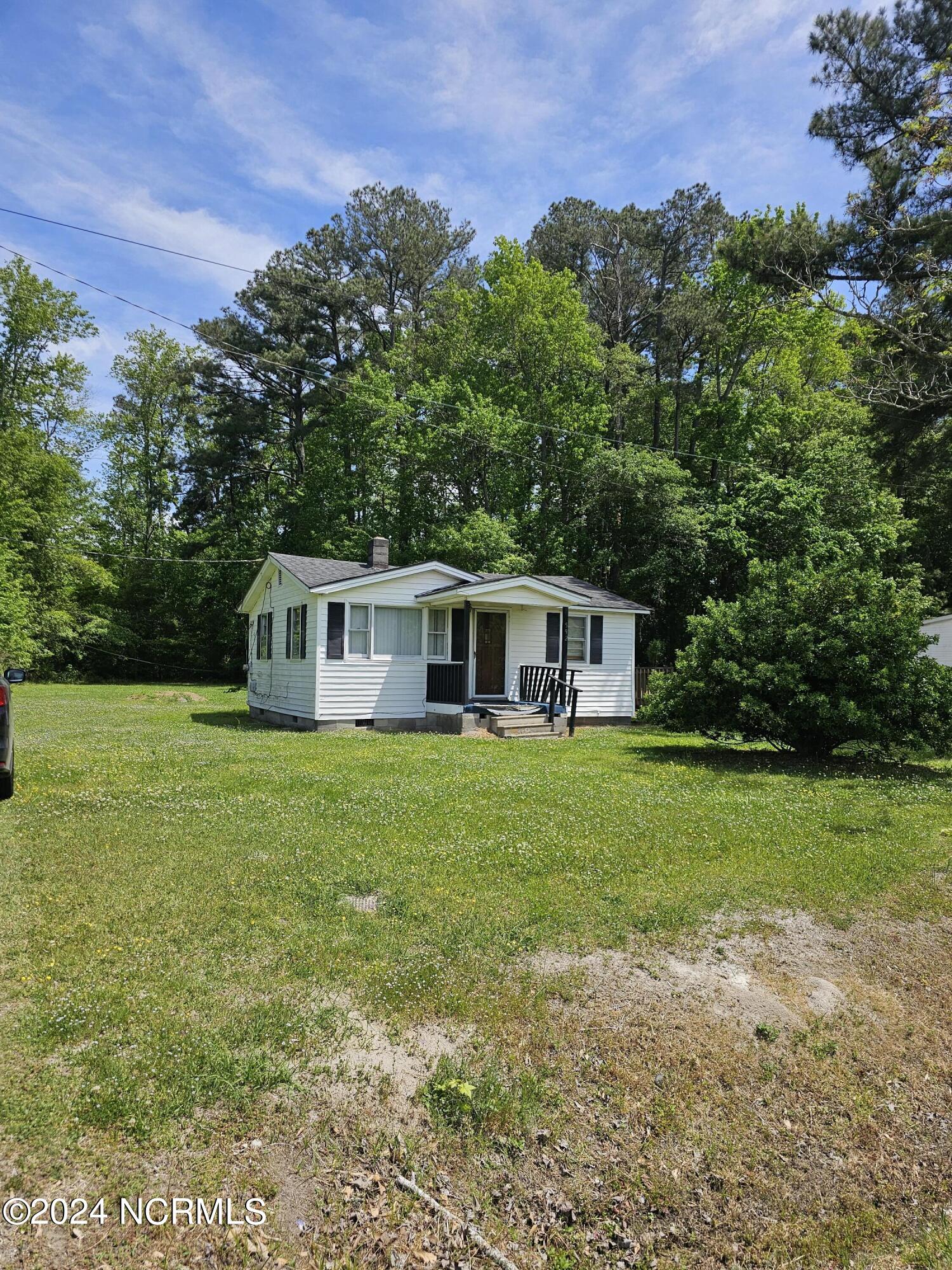592 Crooked Run Road Property Photo 2