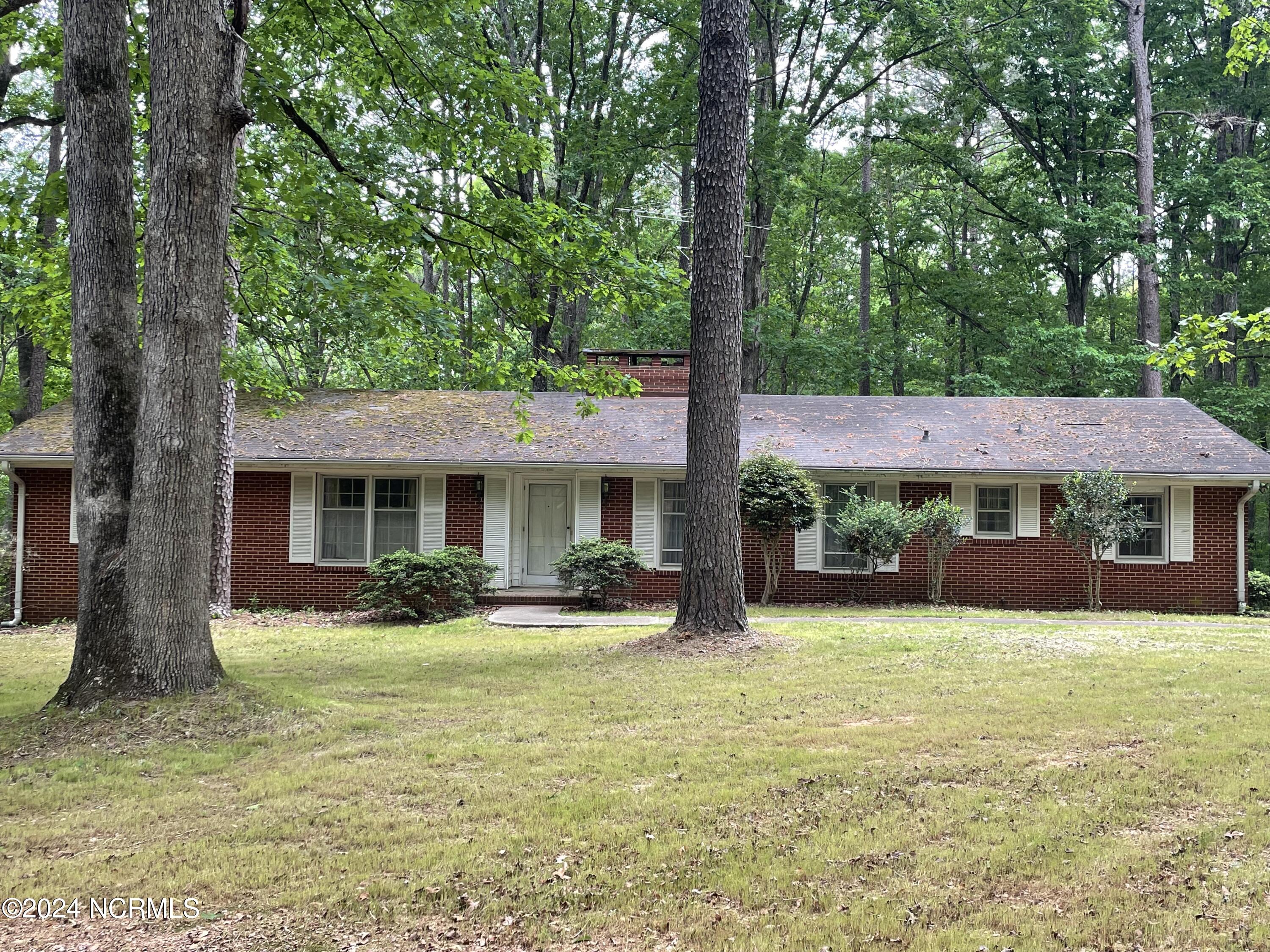 2592 Old Glendon Road Property Photo 1