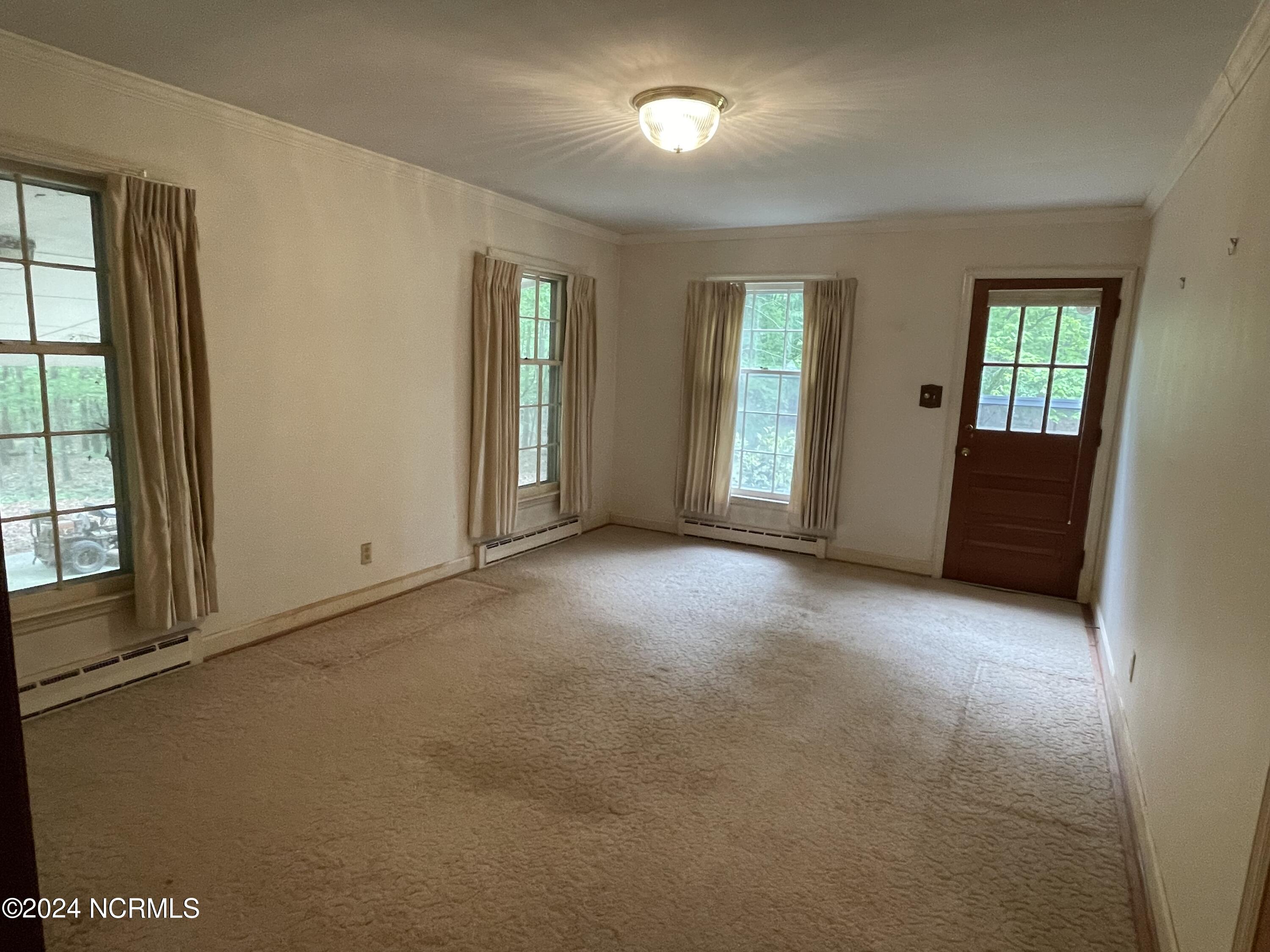 2592 Old Glendon Road Property Photo 6