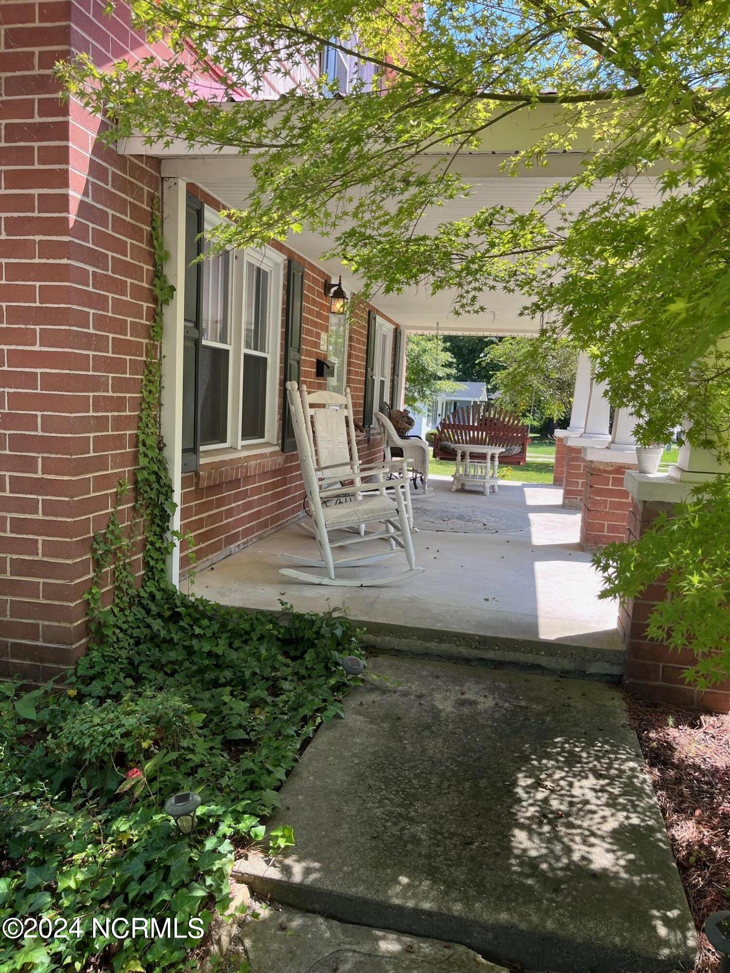 209 E Wyche Street Property Photo 3