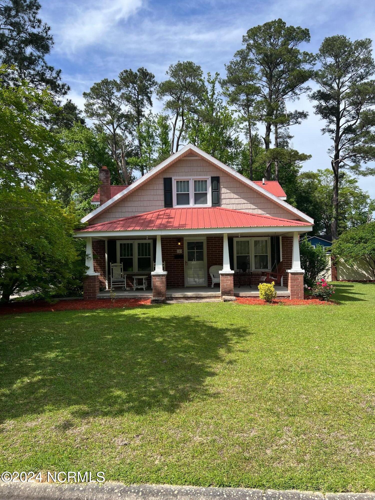 209 E Wyche Street Property Photo 4
