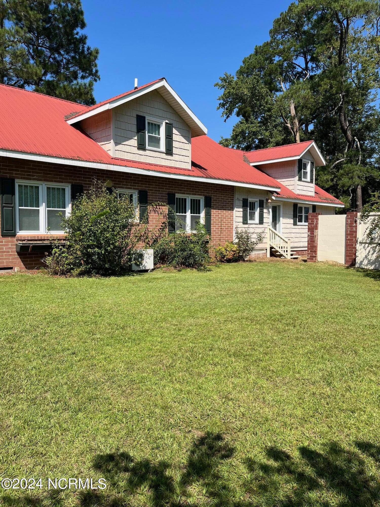 209 E Wyche Street Property Photo 6
