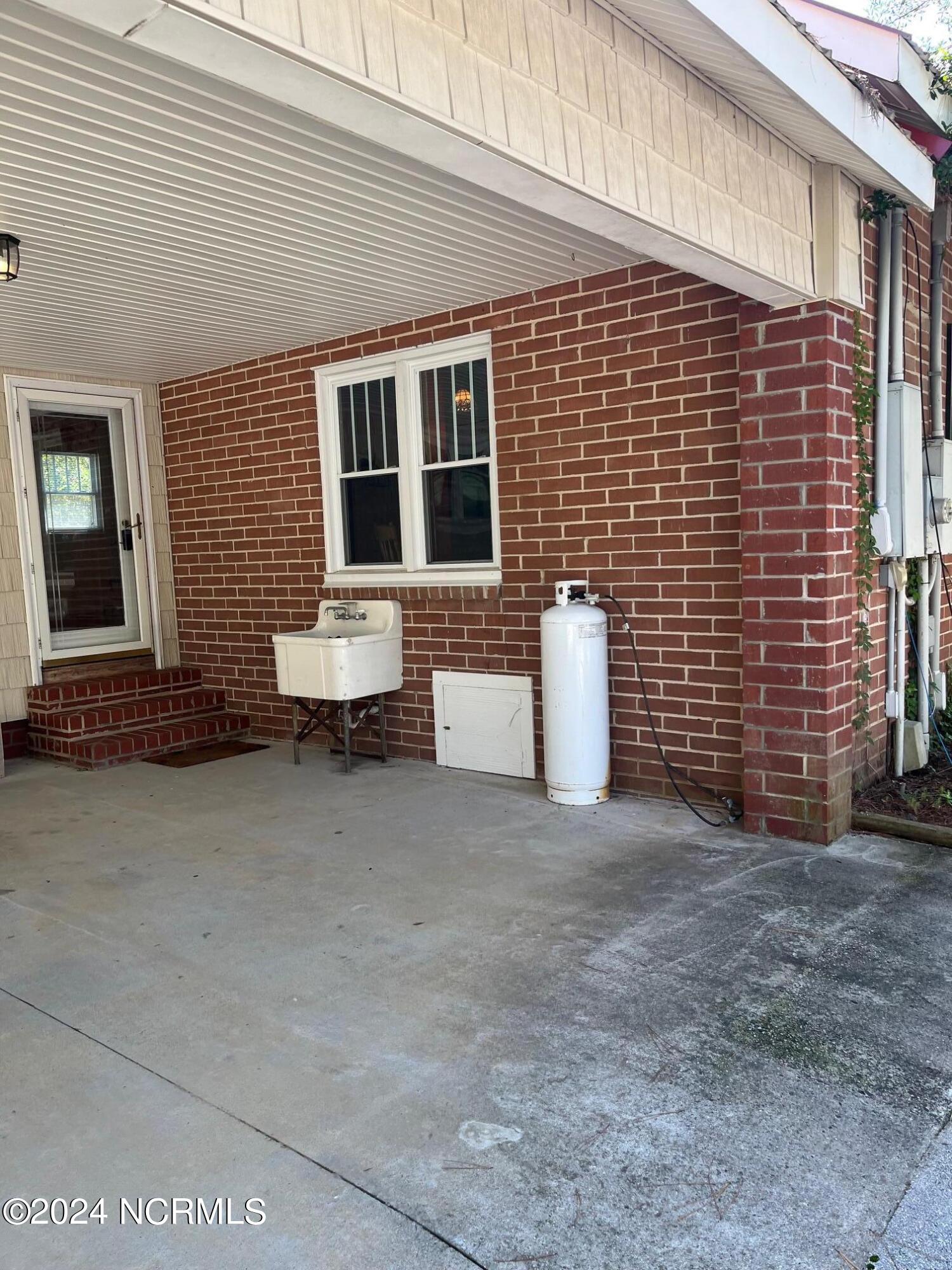 209 E Wyche Street Property Photo 8
