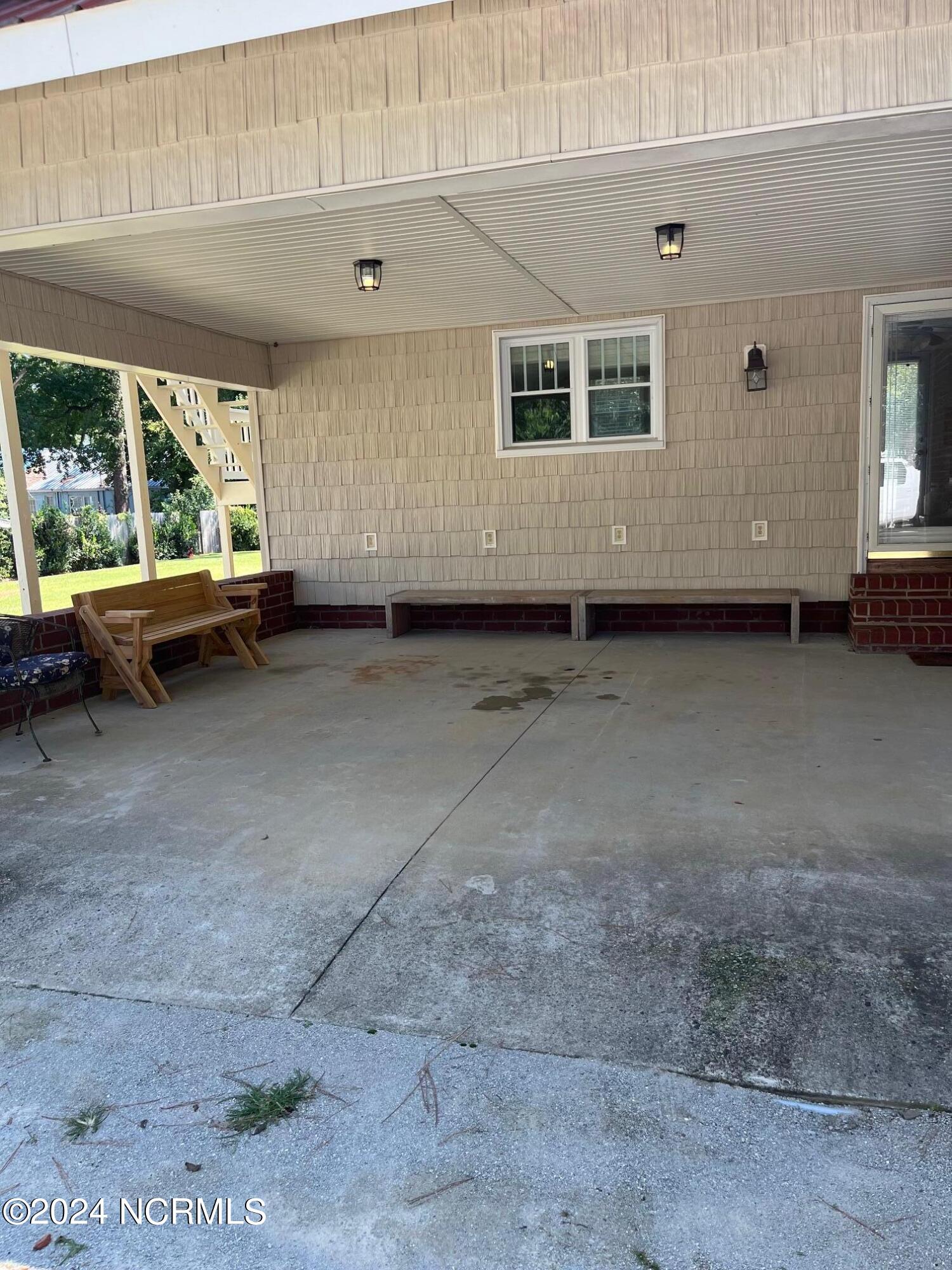 209 E Wyche Street Property Photo 9