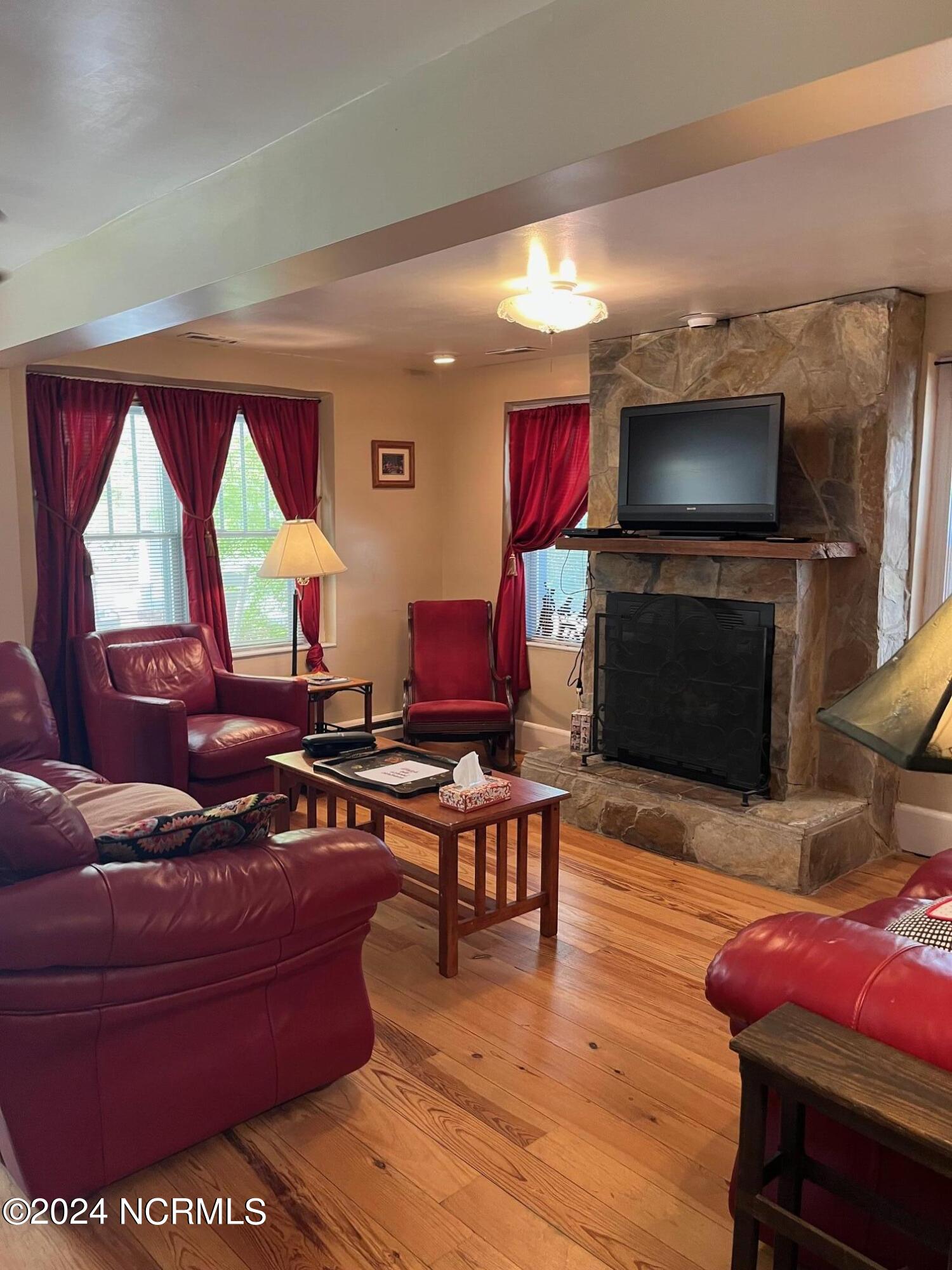 209 E Wyche Street Property Photo 16