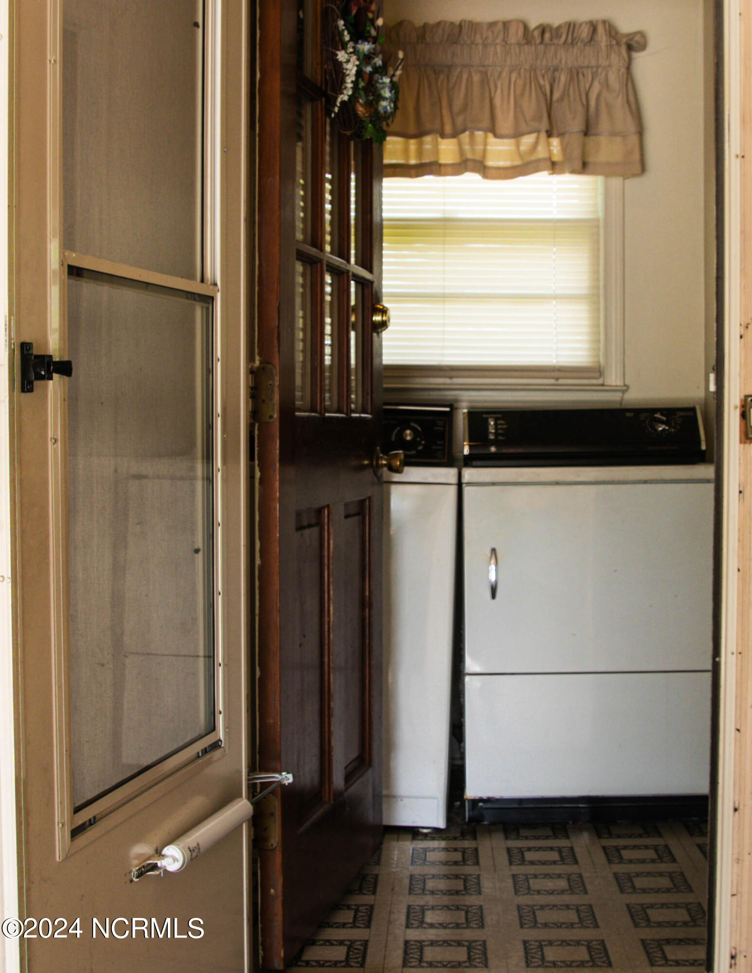 2524 Mill Street Property Photo 6