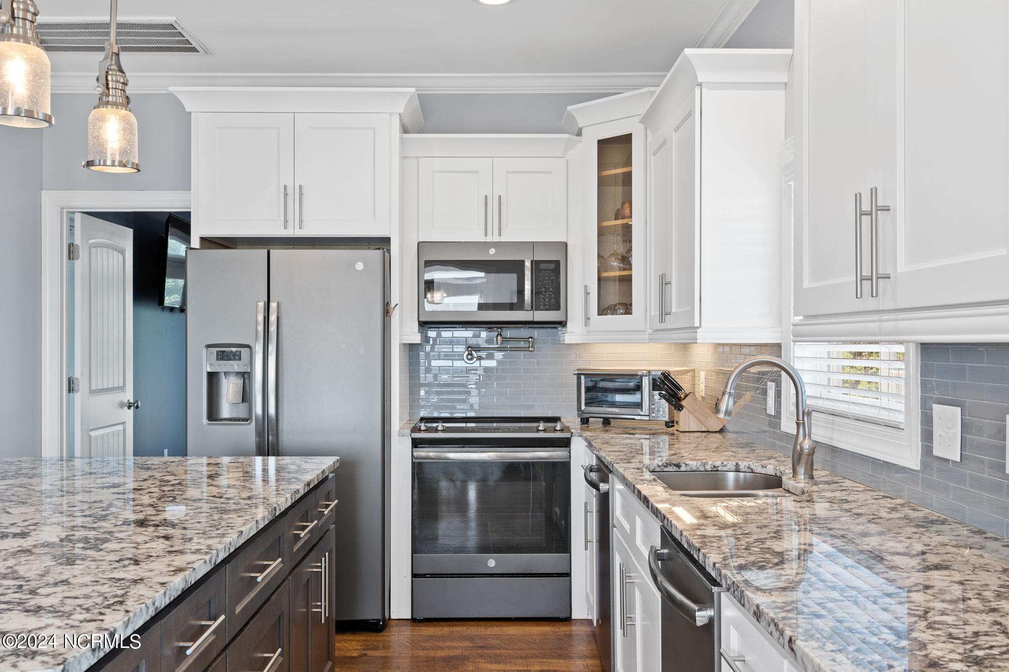 411 Sunset Boulevard Property Photo 14
