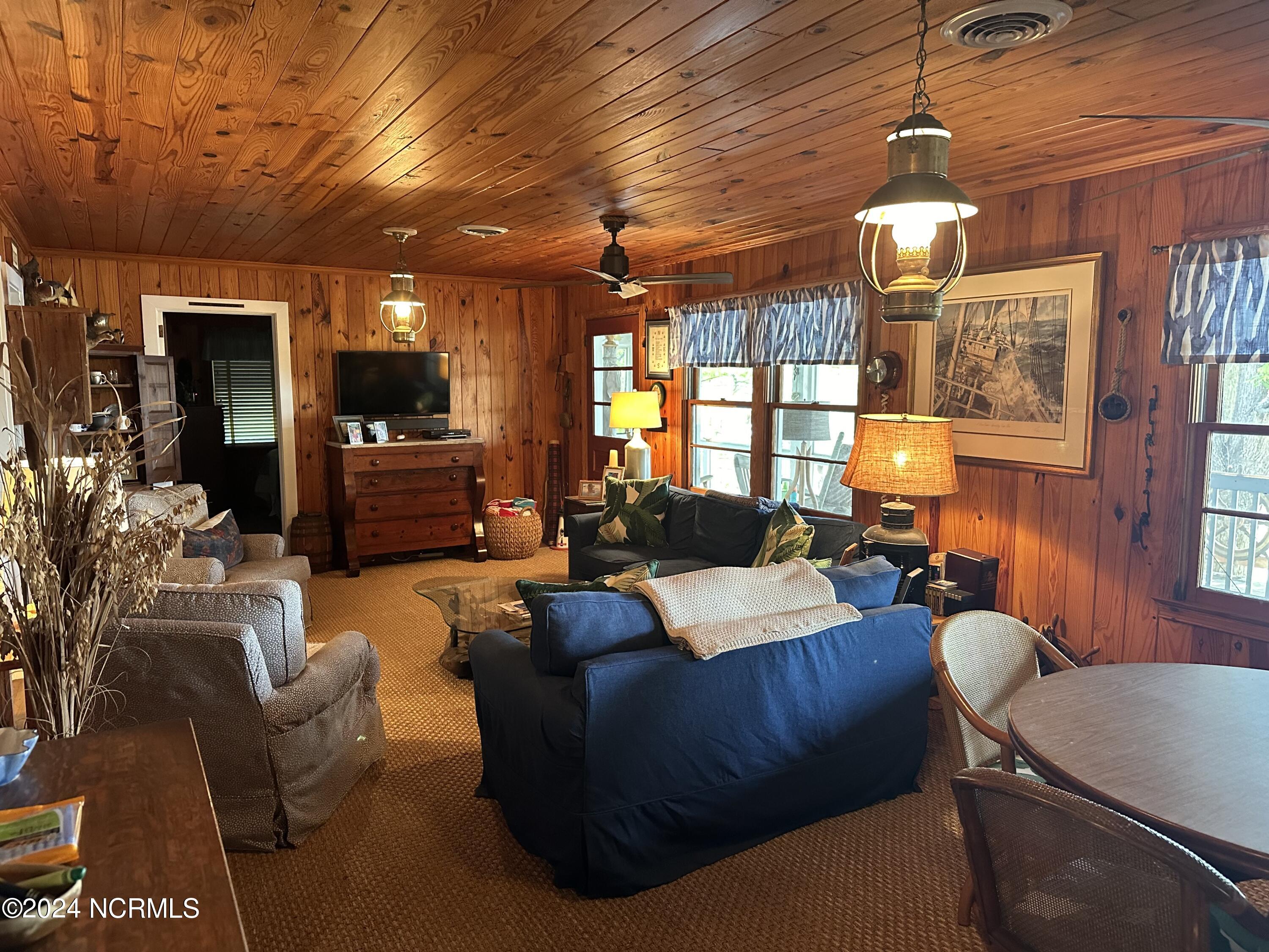 2814 Canal Cove Road Property Photo 4