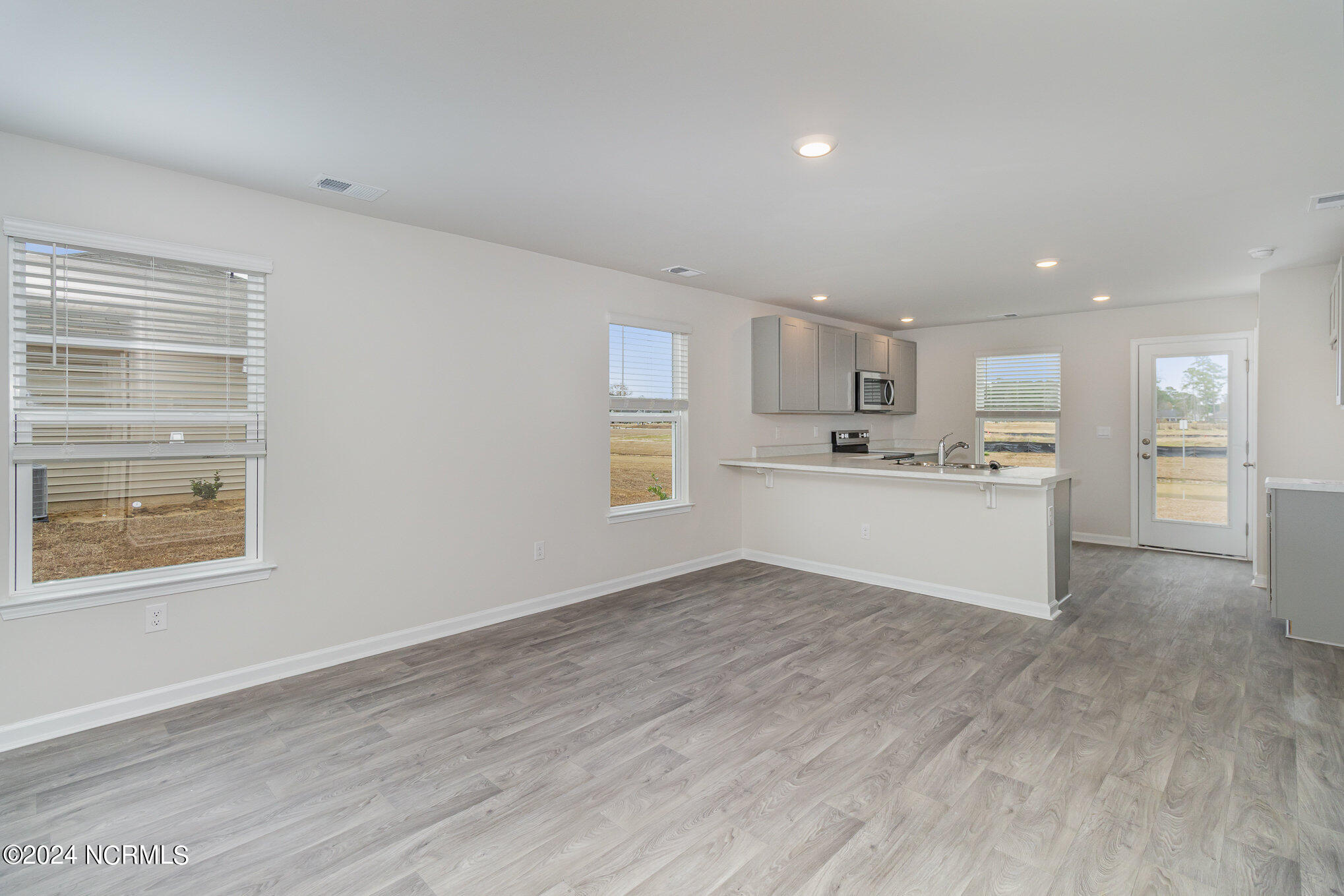 204 Cambridge Drive Property Photo 2