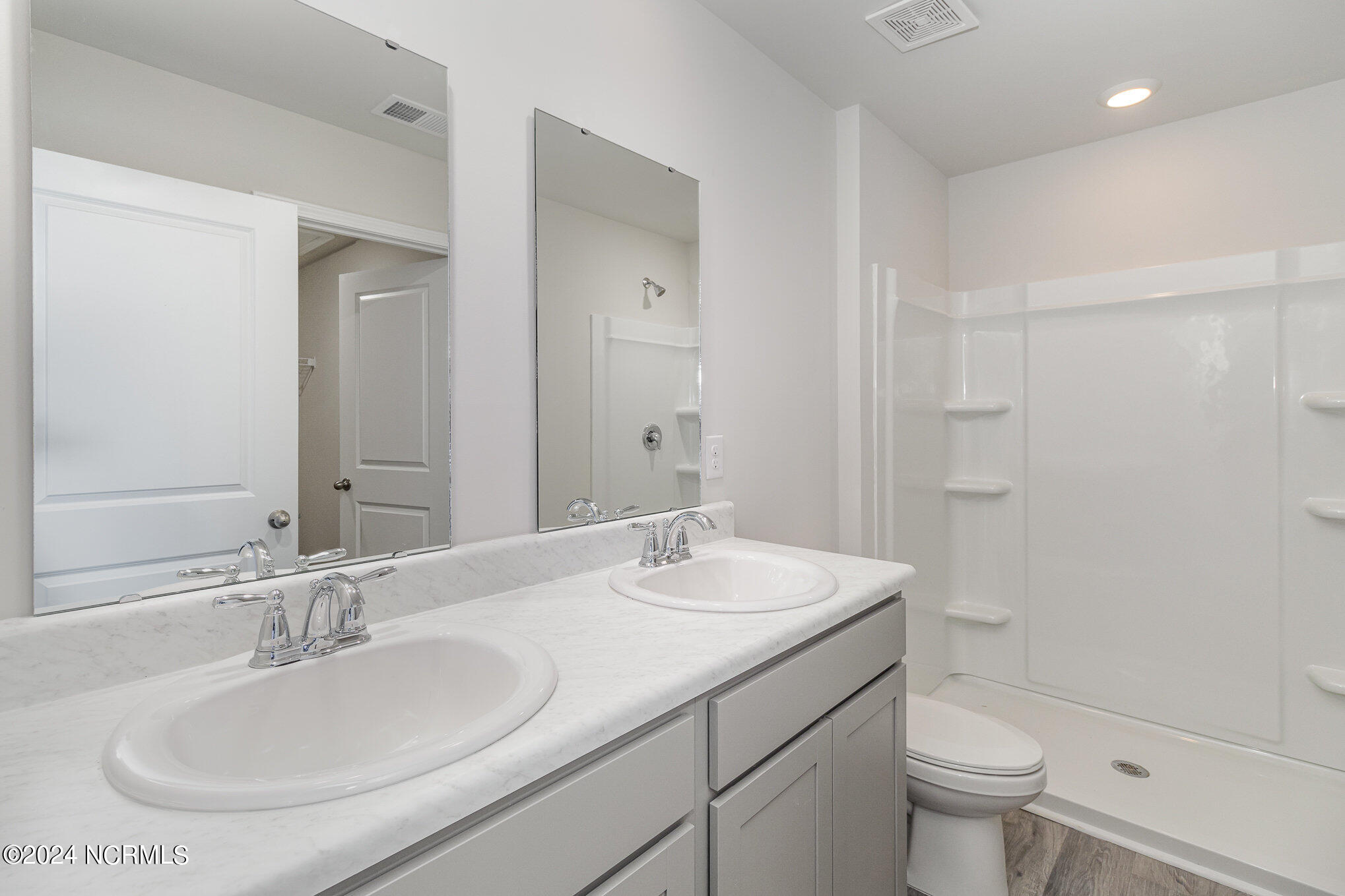 204 Cambridge Drive Property Photo 22