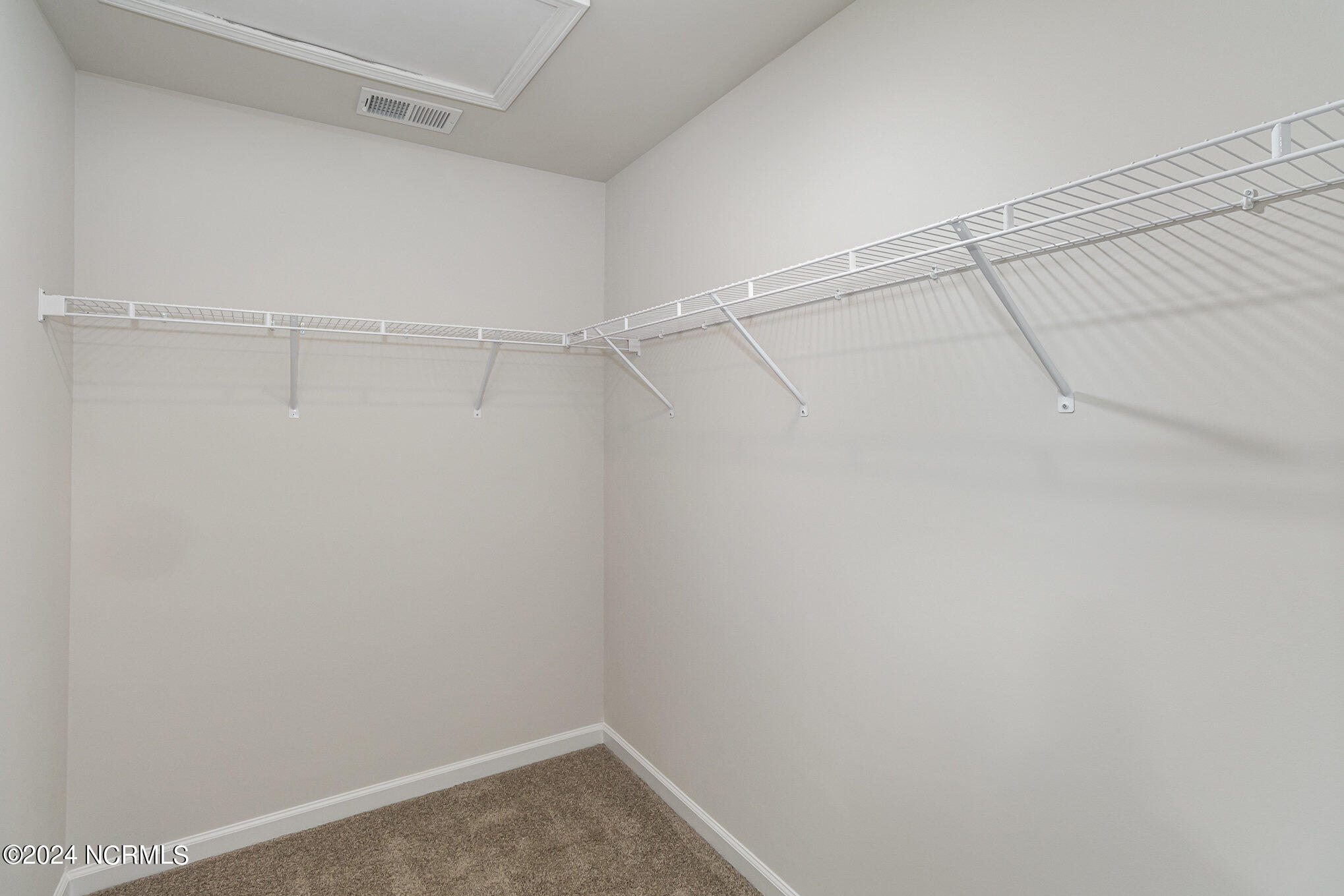 204 Cambridge Drive Property Photo 23