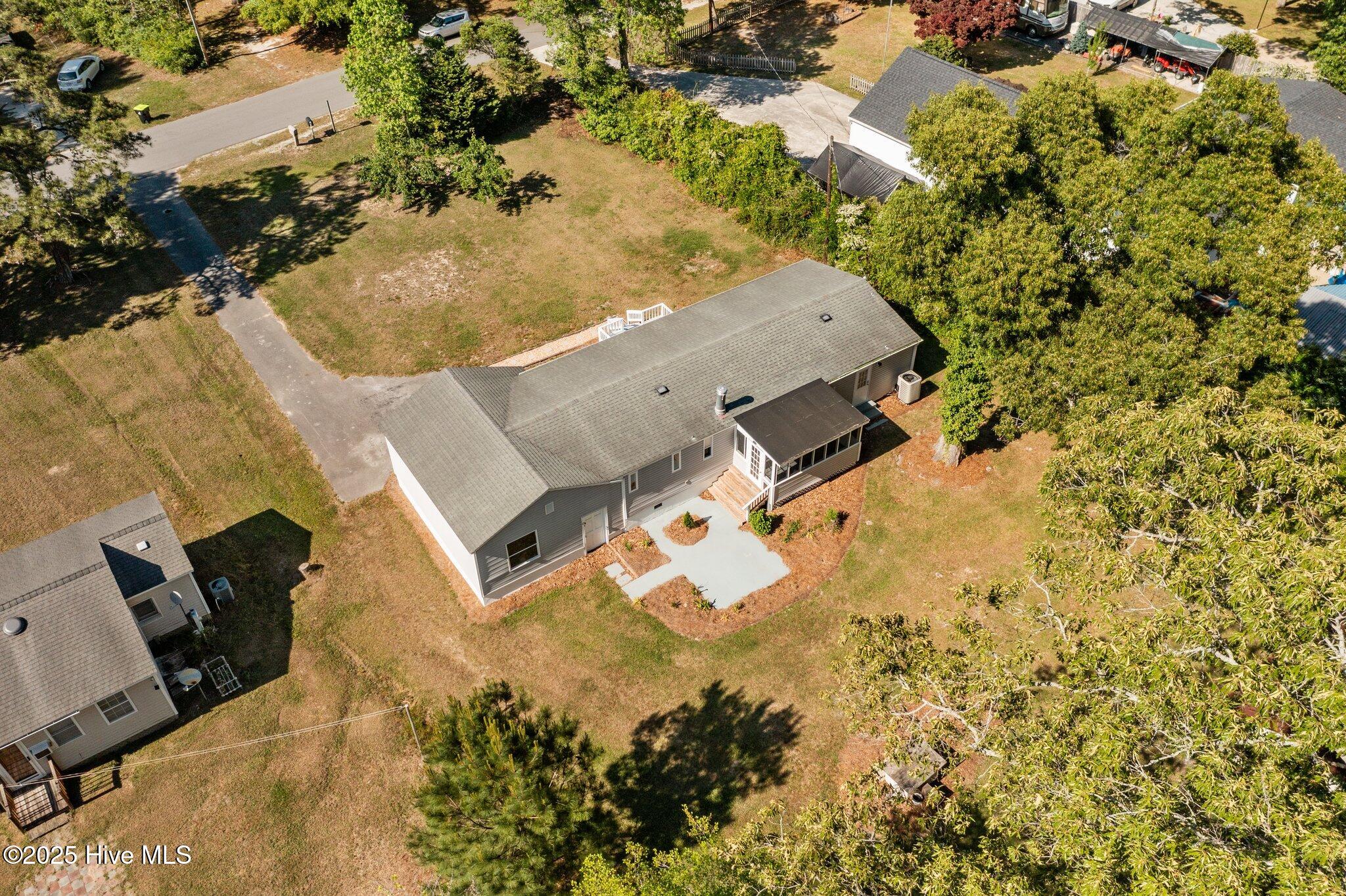 203 Hidden Bay Drive Property Photo 12