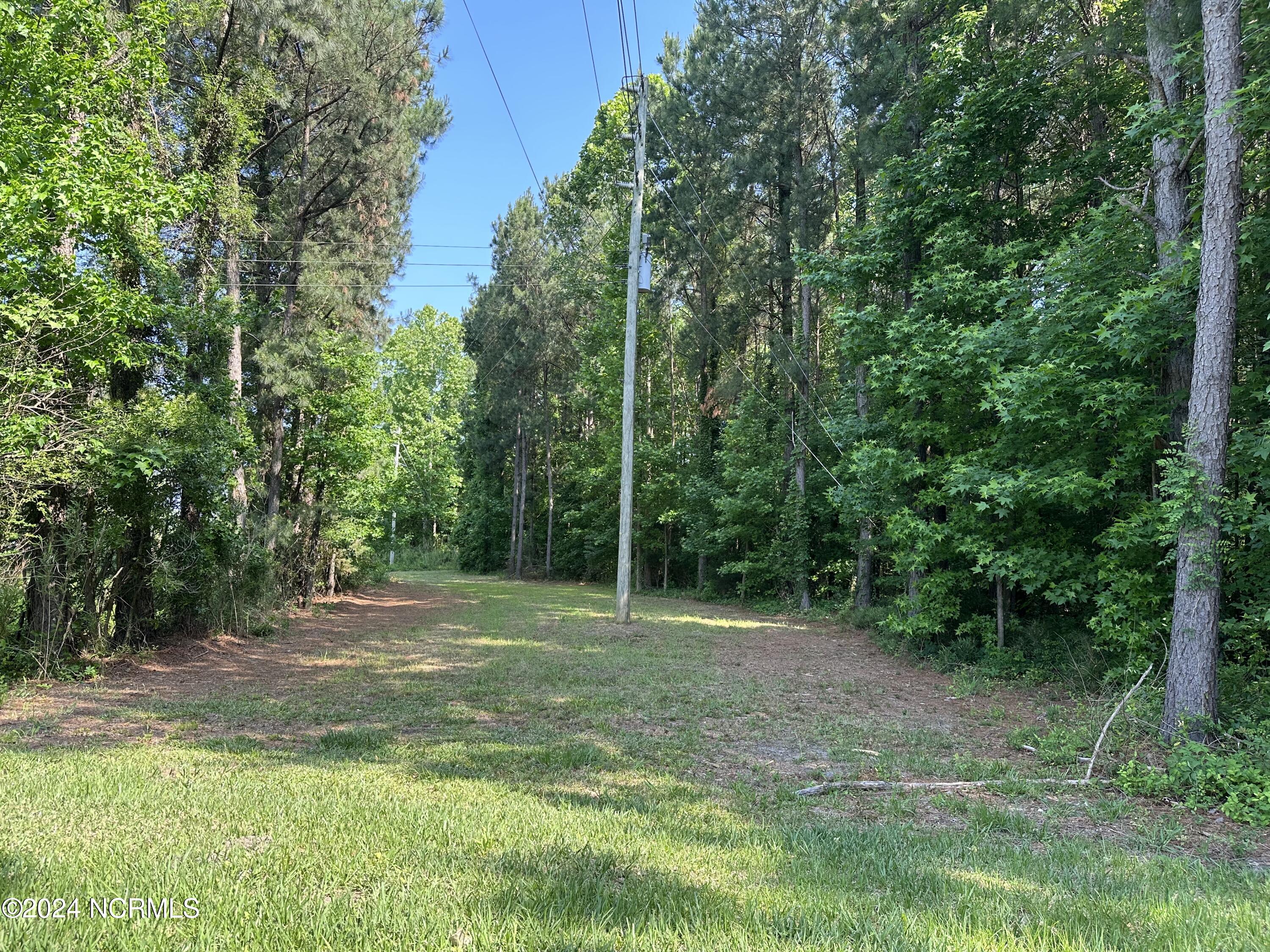 890 N Pine Street Property Photo 3
