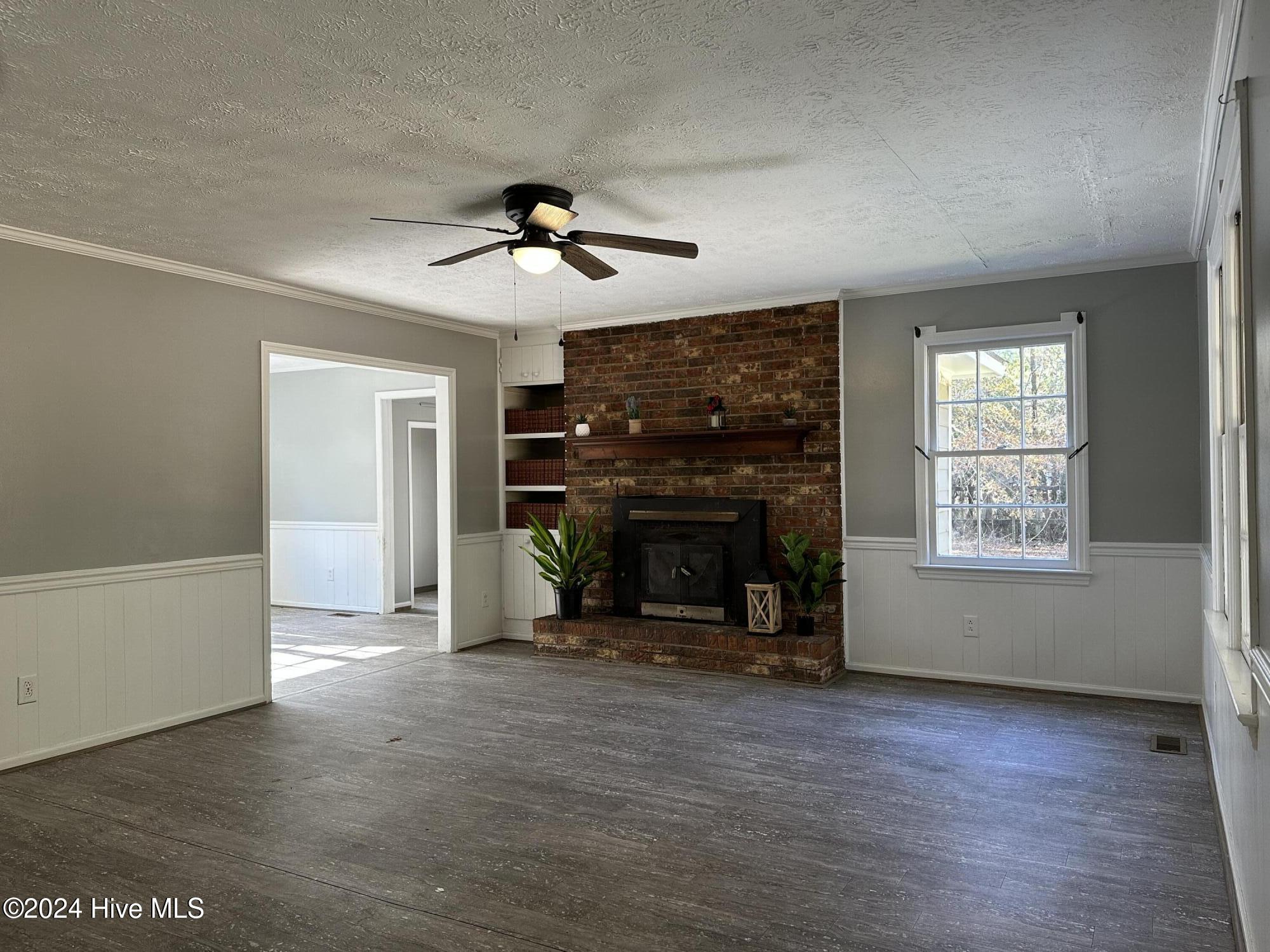 890 N Pine Street Property Photo 12