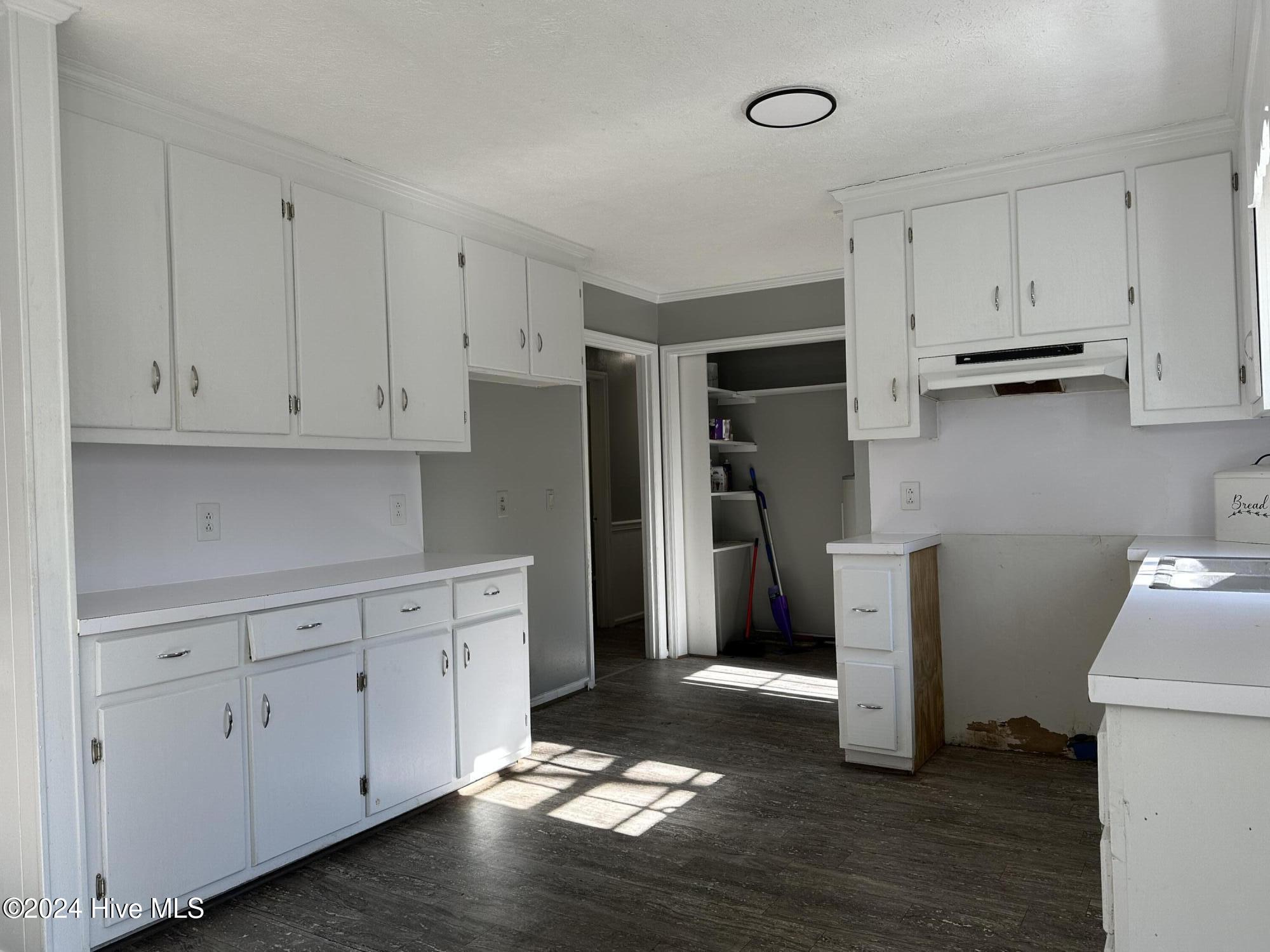 890 N Pine Street Property Photo 16