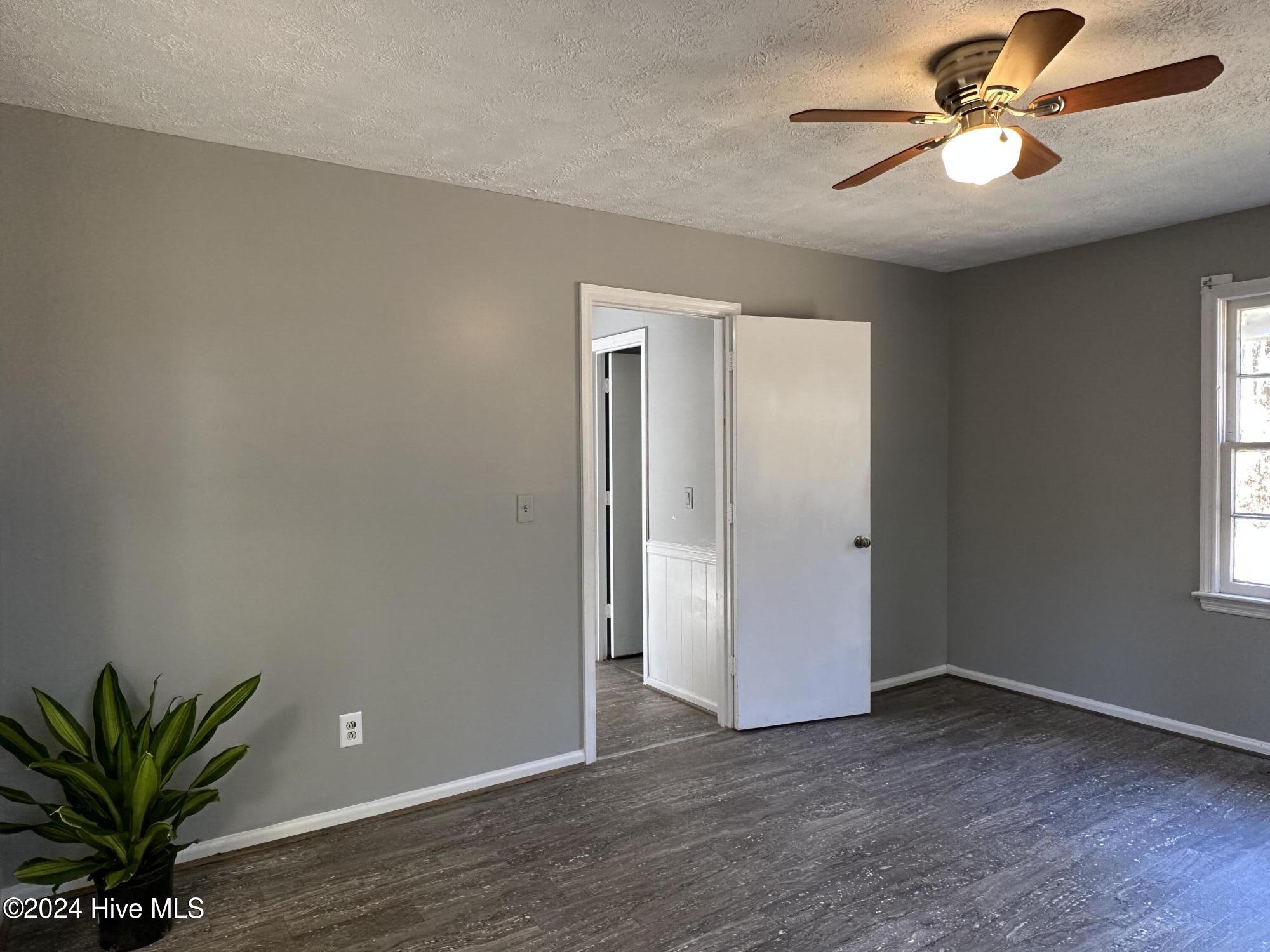 890 N Pine Street Property Photo 24