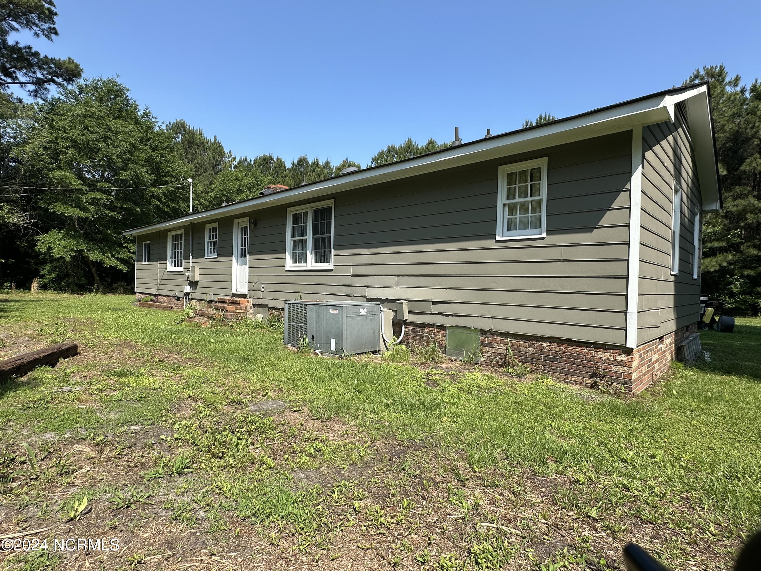890 N Pine Street Property Photo 31
