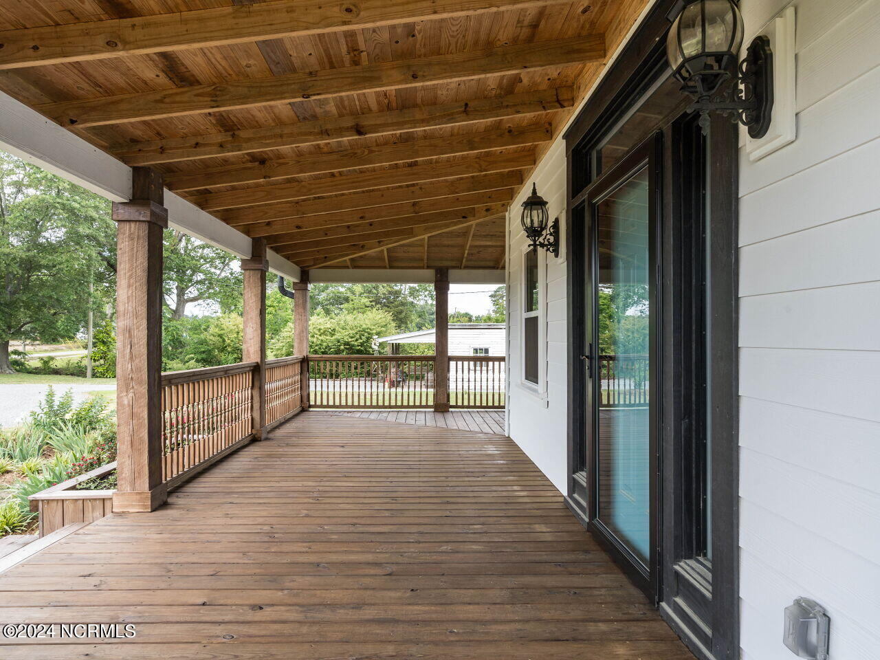 210 S Church Street Property Photo 4