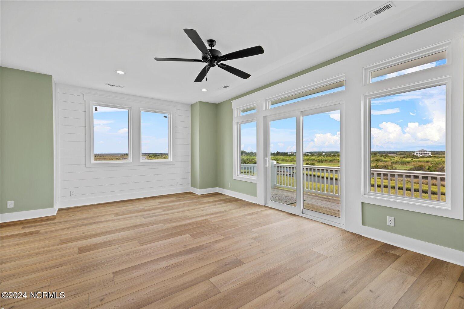 130 Sea Oaks Court Property Photo 8