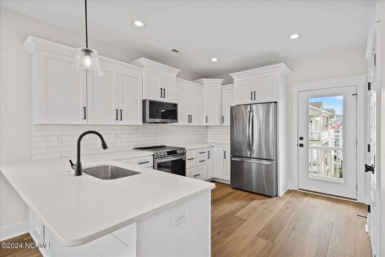 128 Sea Oaks Court Property Photo 4