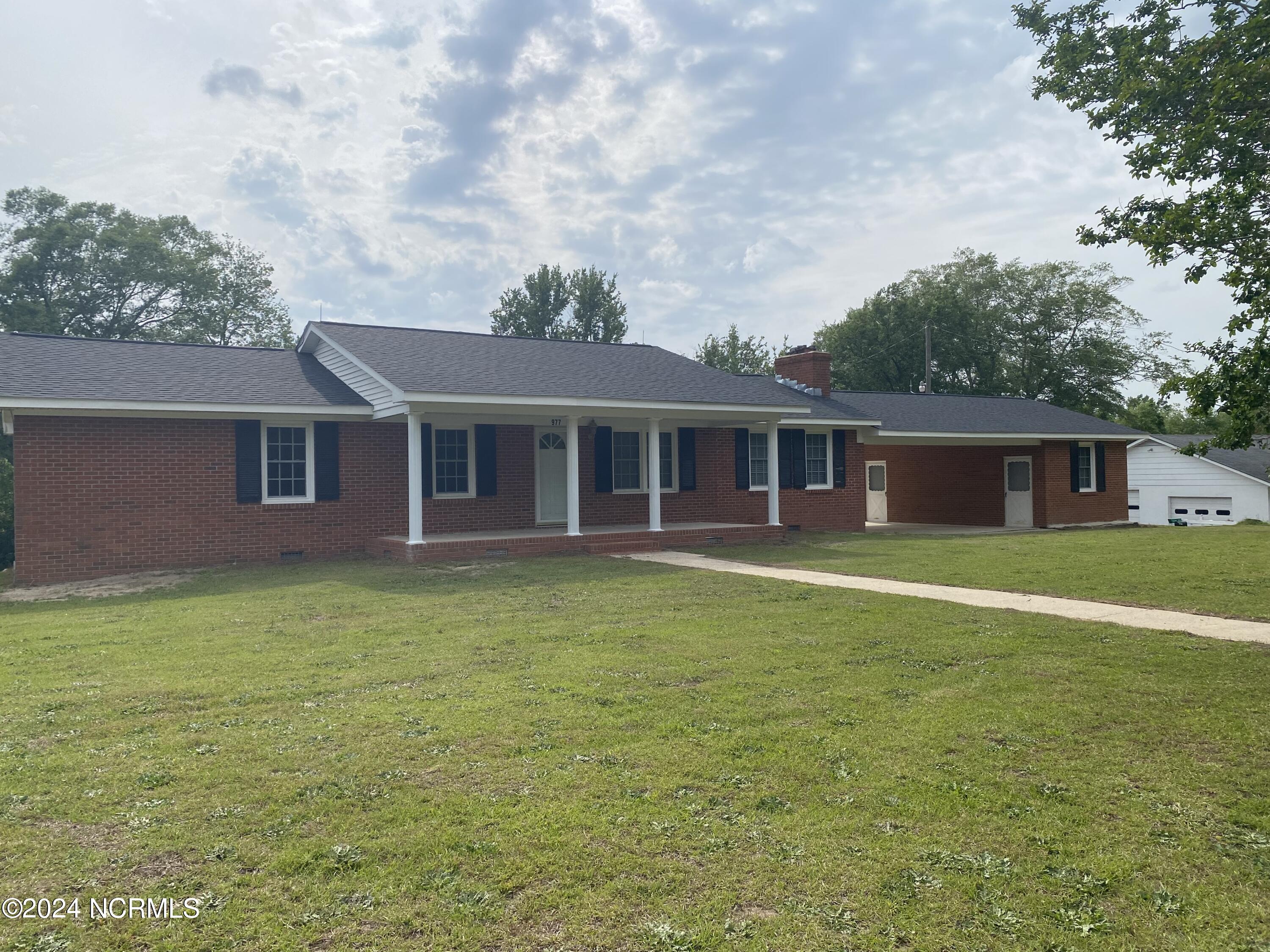 977 Holland Road Property Photo 1