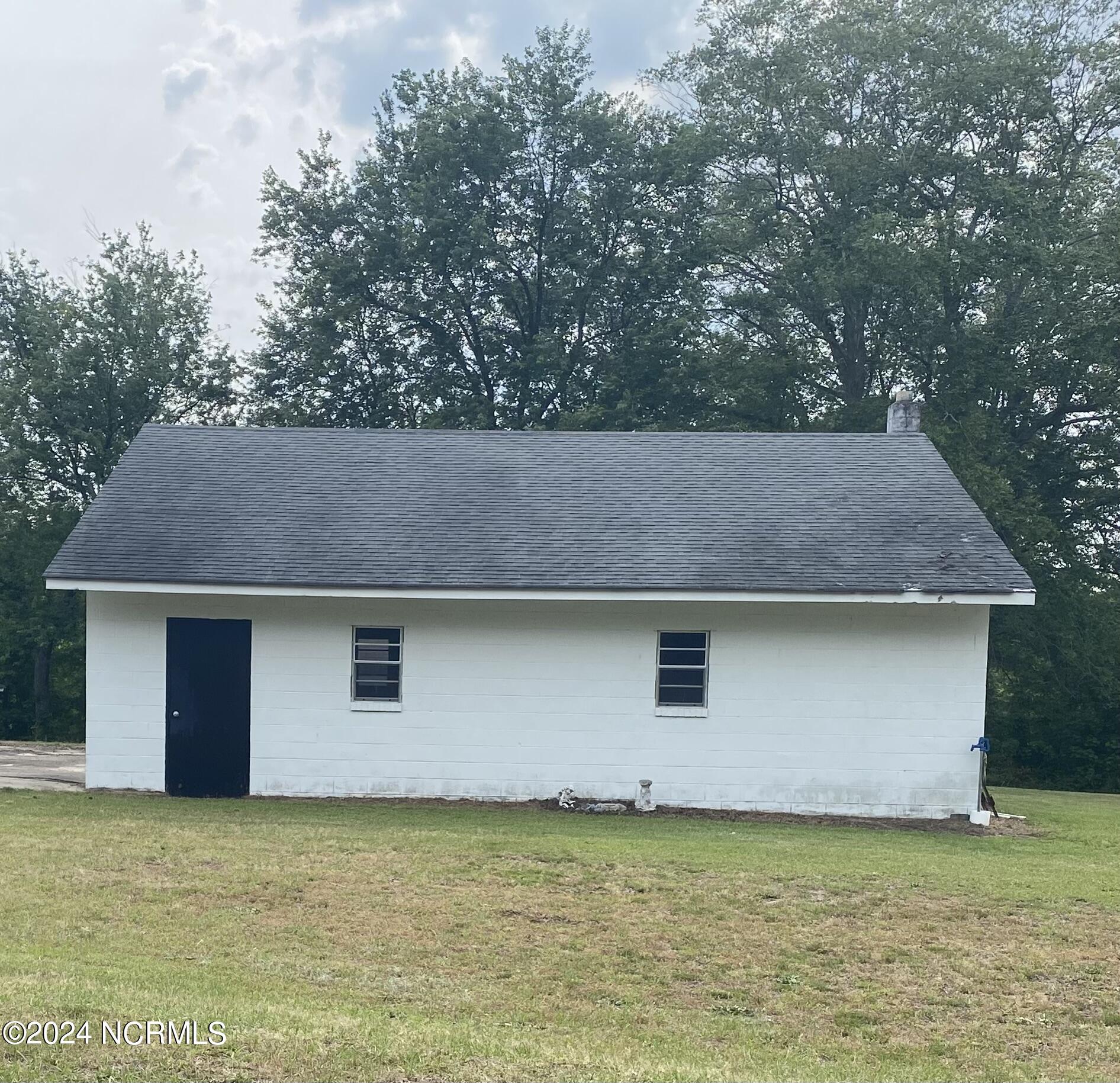 977 Holland Road Property Photo 4