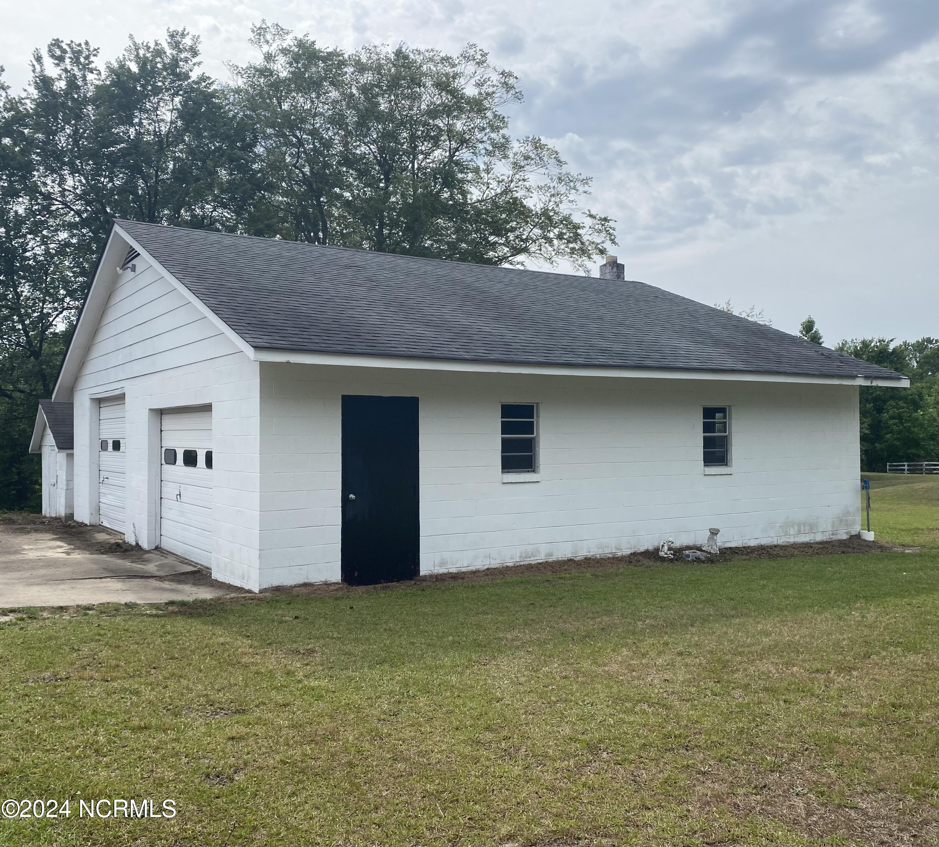 977 Holland Road Property Photo 5