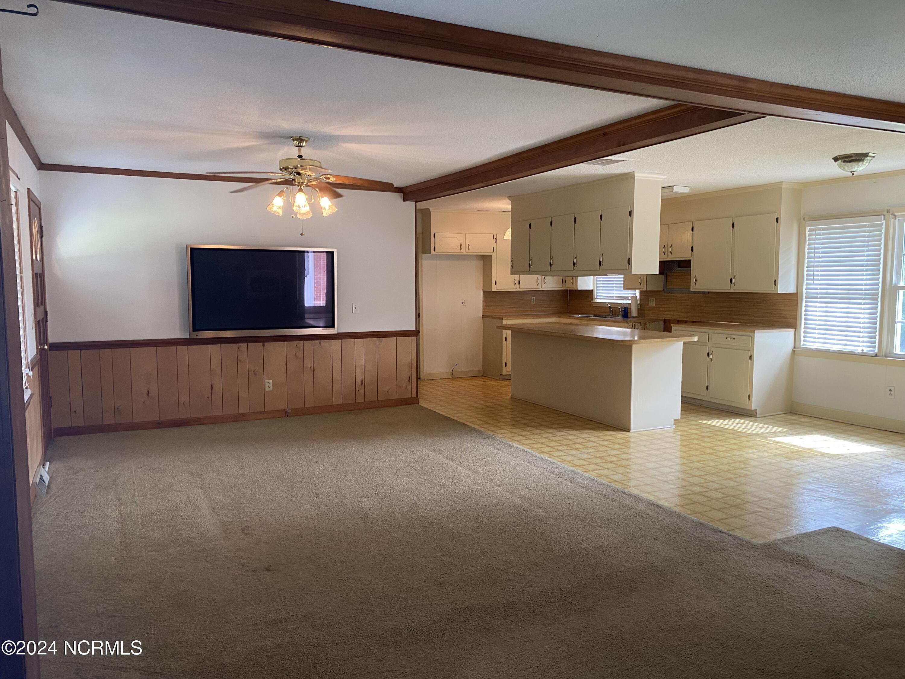 977 Holland Road Property Photo 10