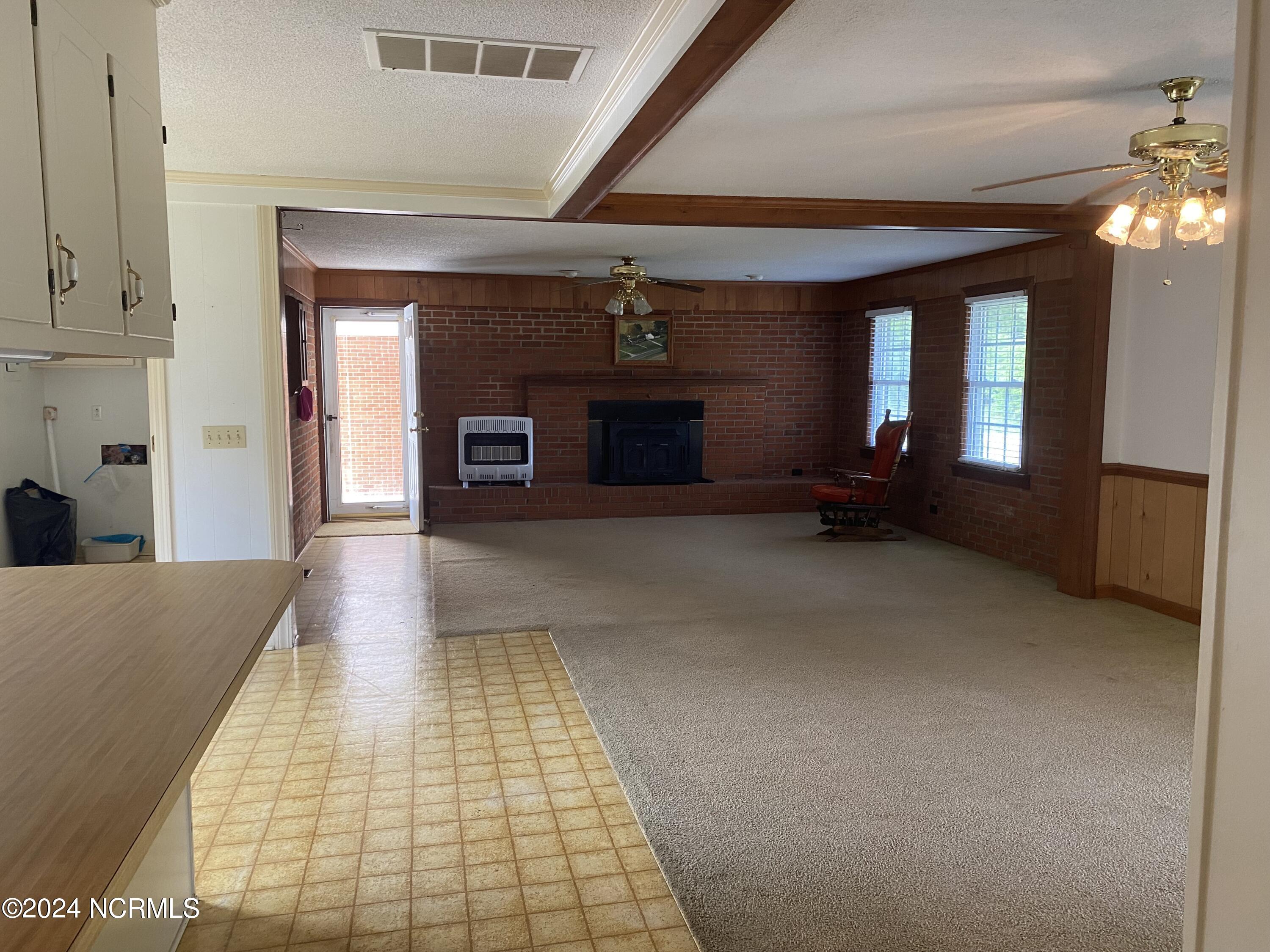 977 Holland Road Property Photo 11
