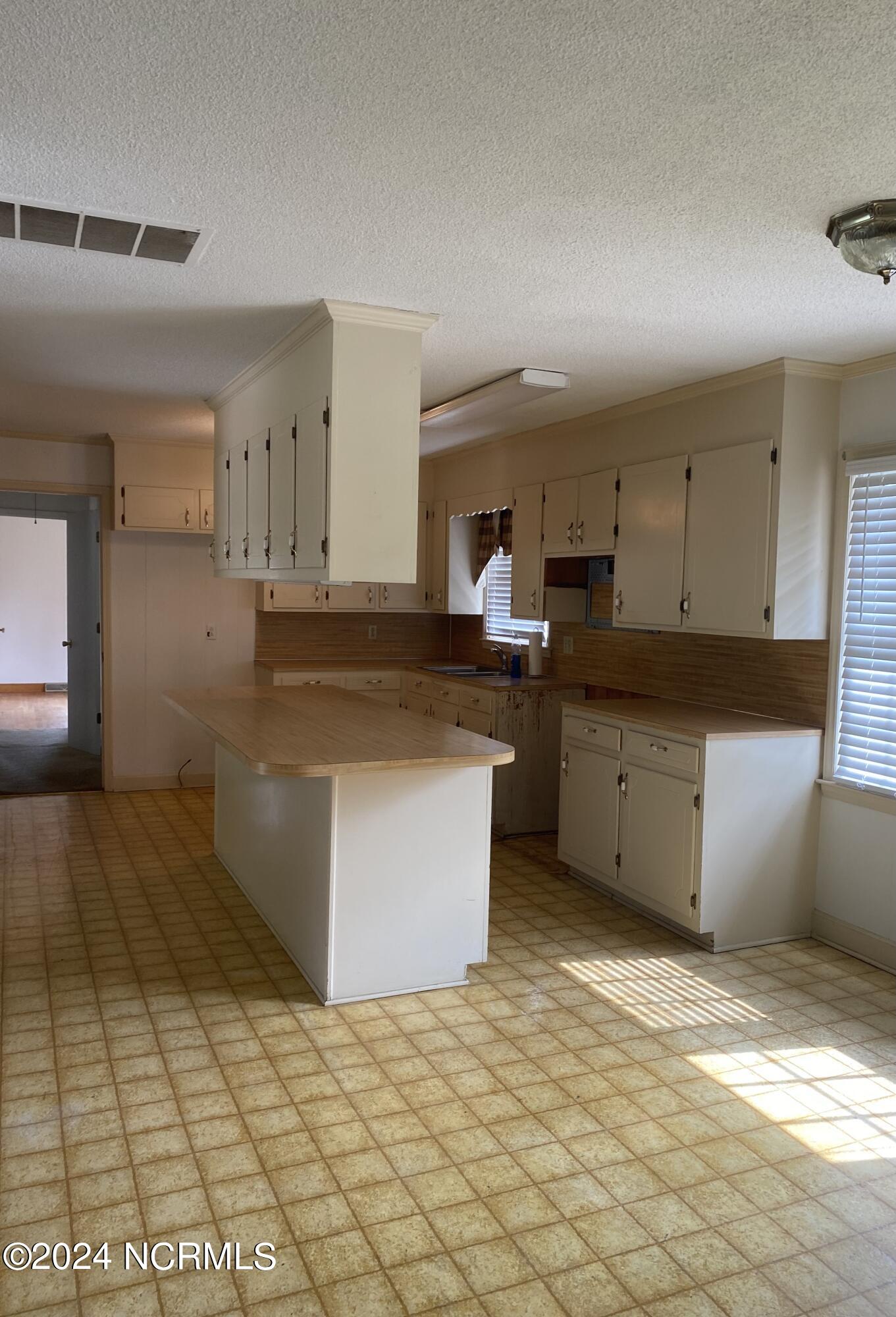 977 Holland Road Property Photo 14