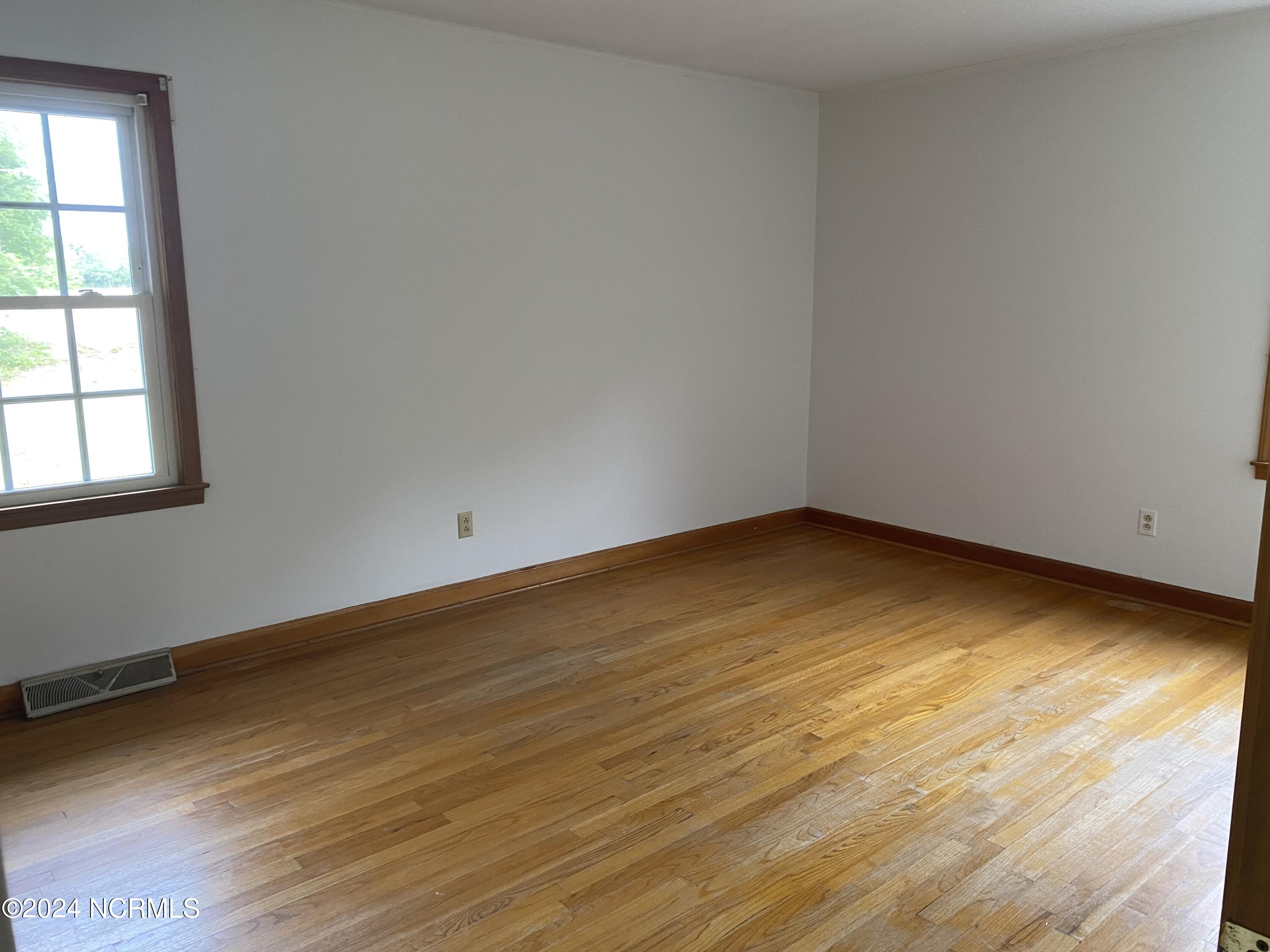 977 Holland Road Property Photo 16
