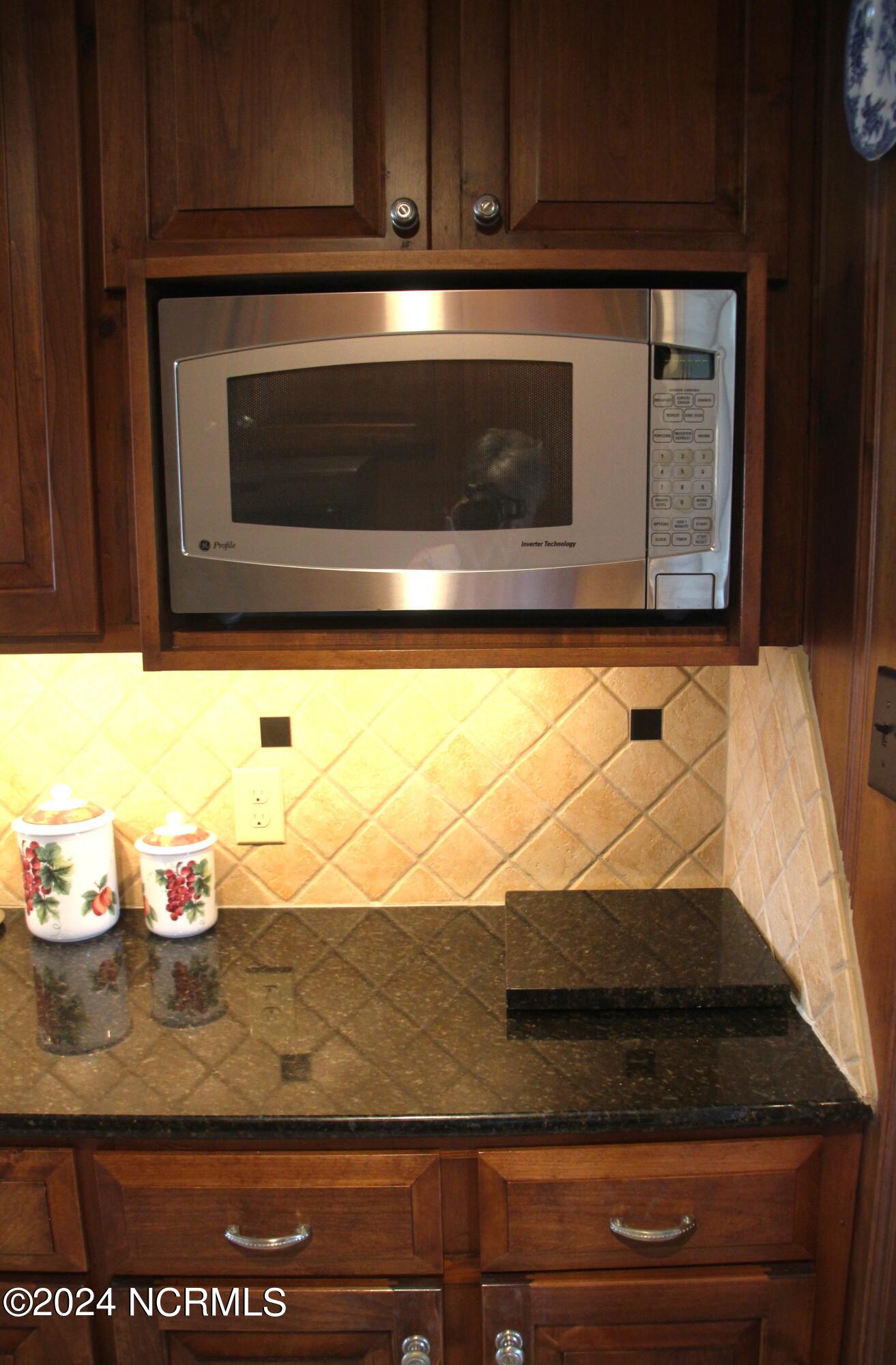 401 E Wilson Street Property Photo 10