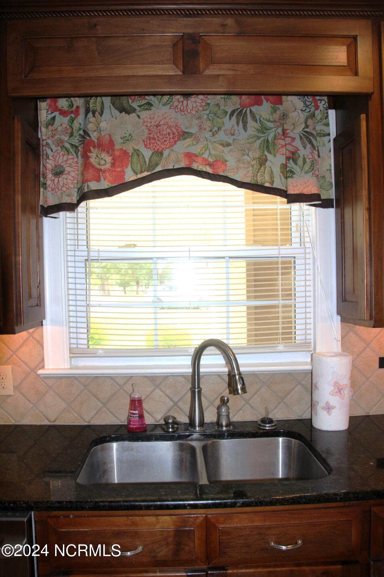 401 E Wilson Street Property Photo 11