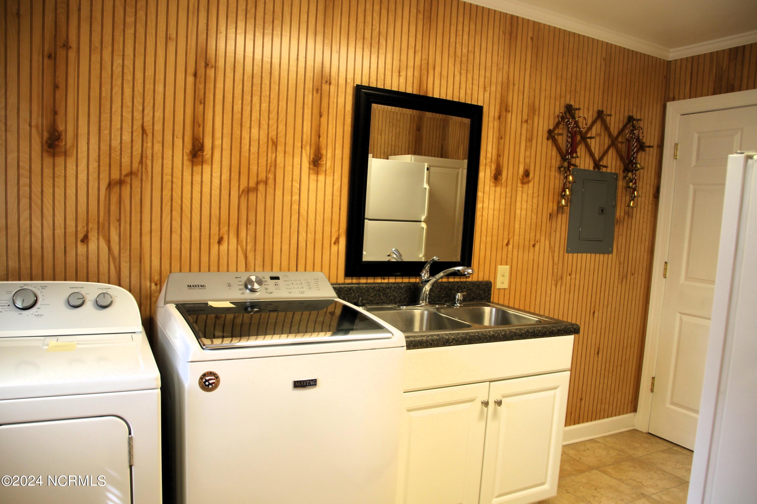 401 E Wilson Street Property Photo 55