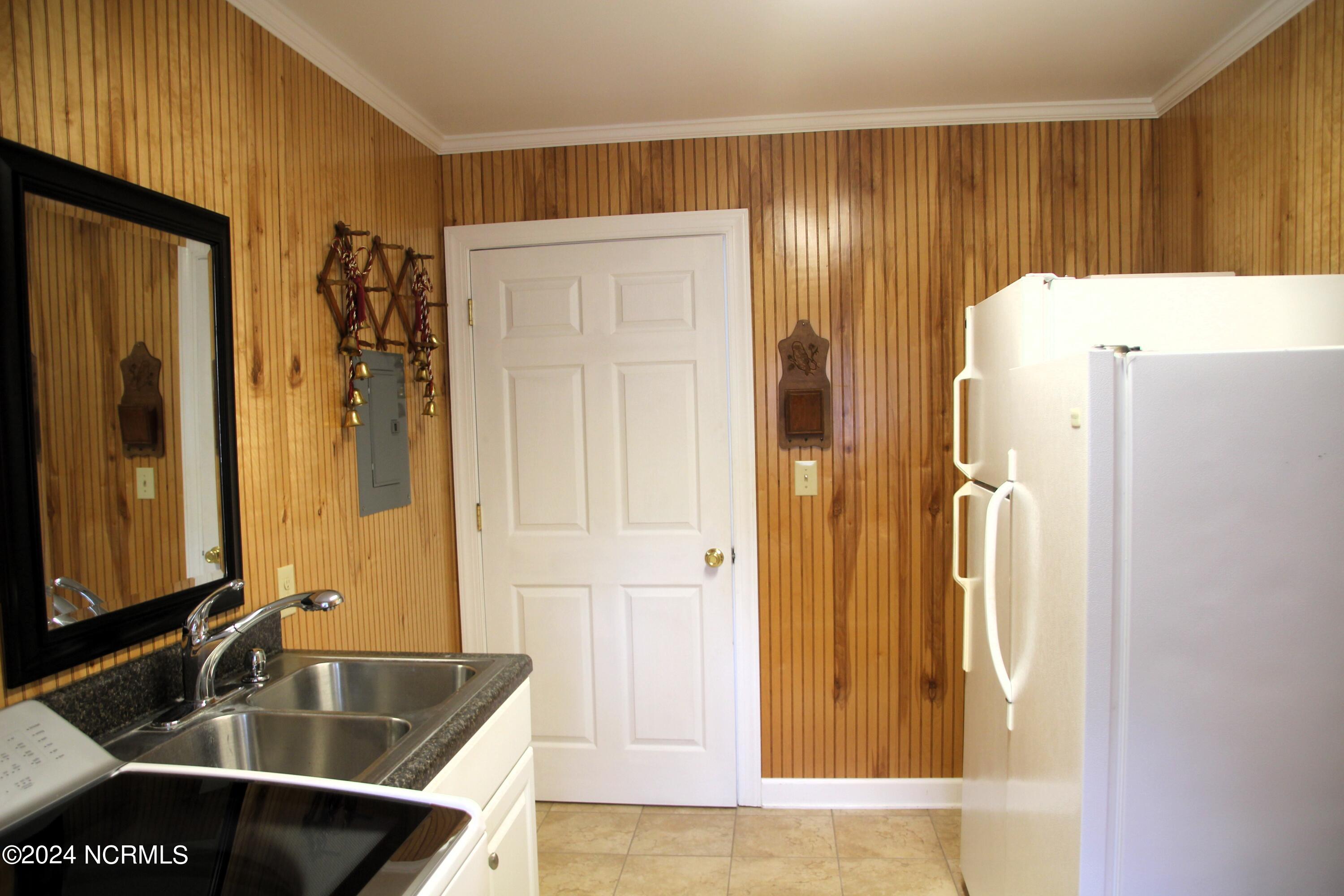 401 E Wilson Street Property Photo 56