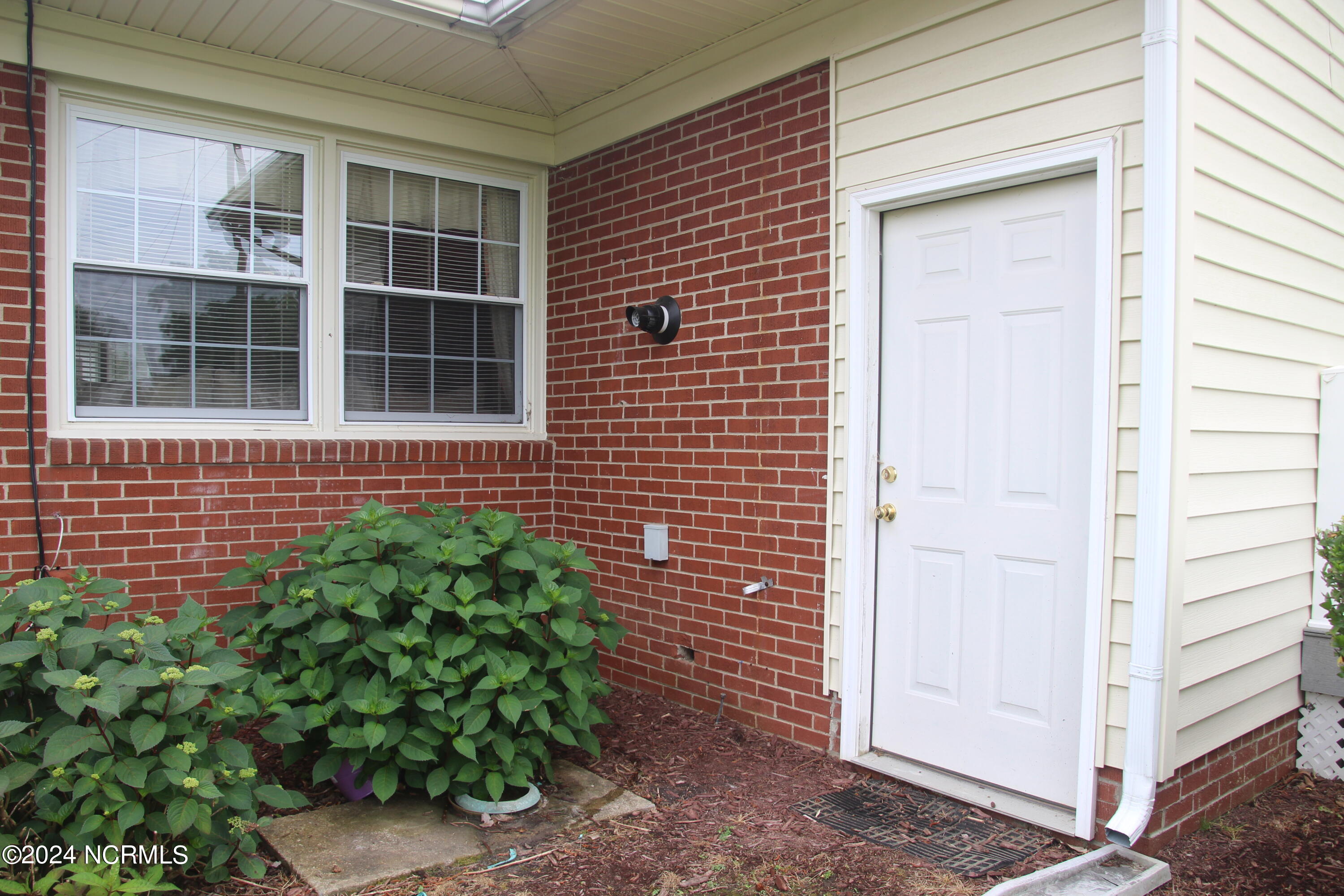 401 E Wilson Street Property Photo 60