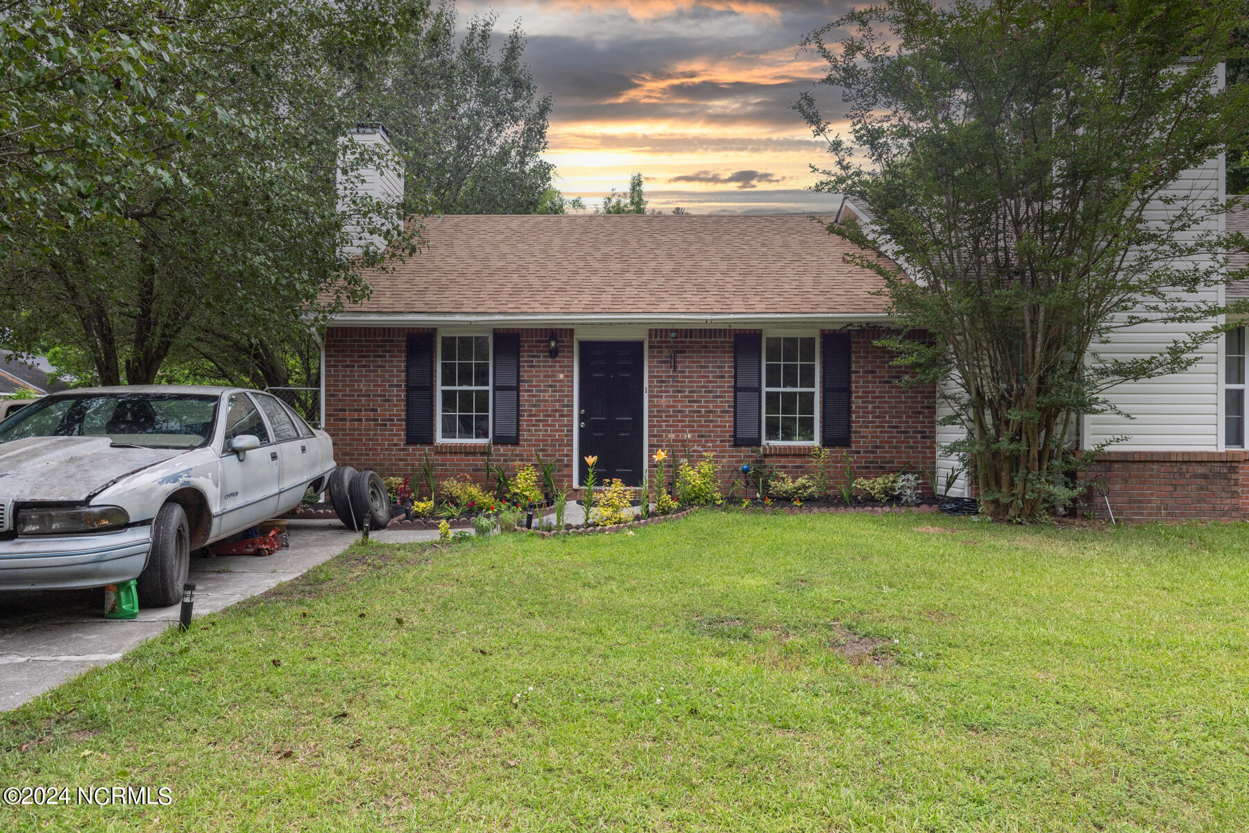 1902 Rolling Ridge Drive Property Photo 2