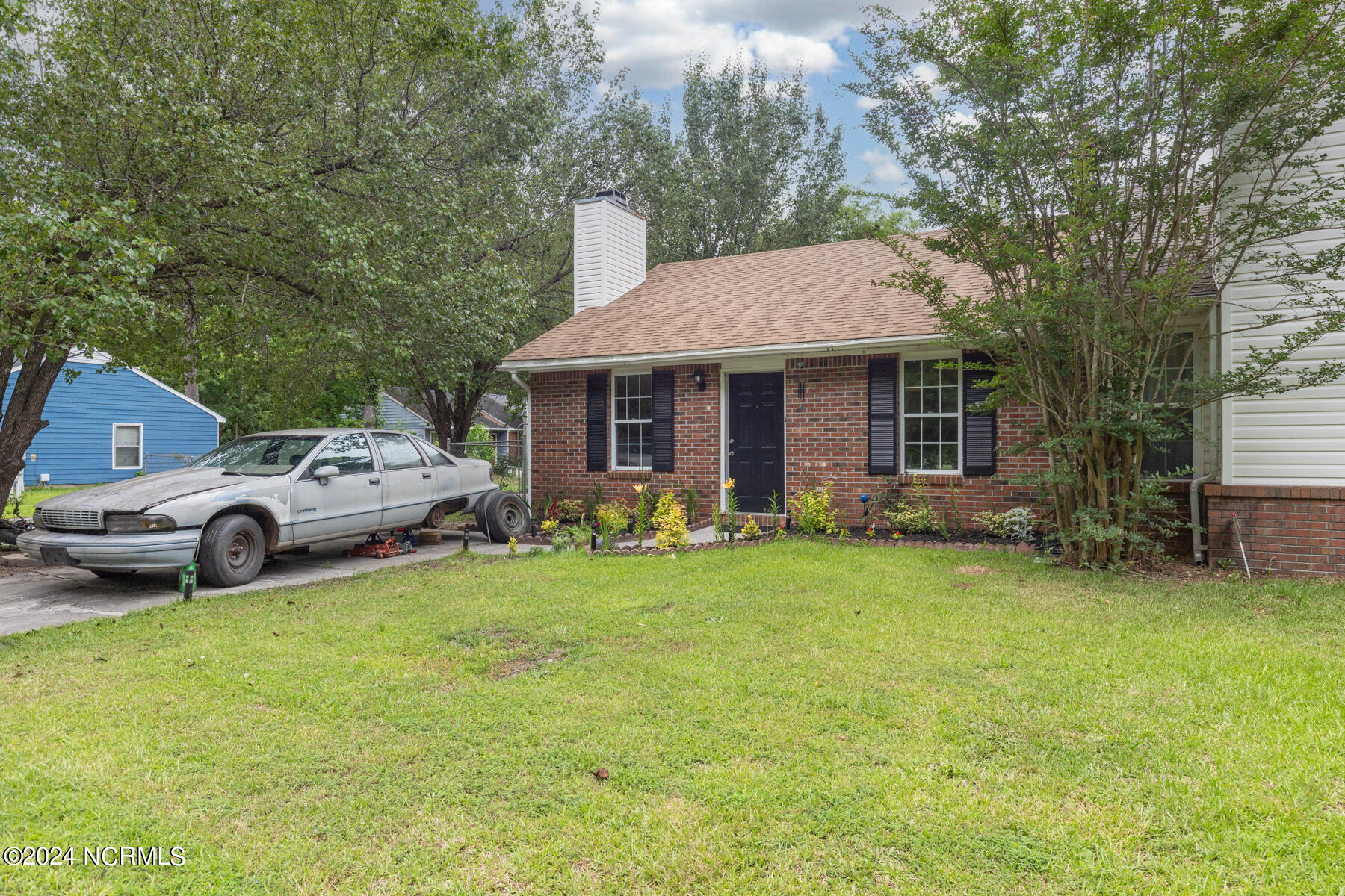1902 Rolling Ridge Drive Property Photo 3