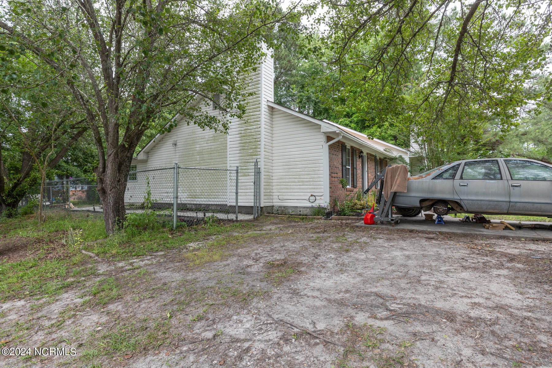 1902 Rolling Ridge Drive Property Photo 4