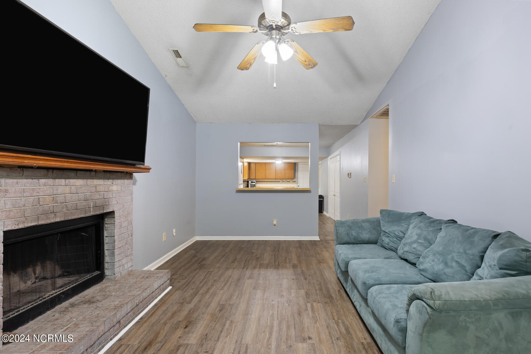 1902 Rolling Ridge Drive Property Photo 9