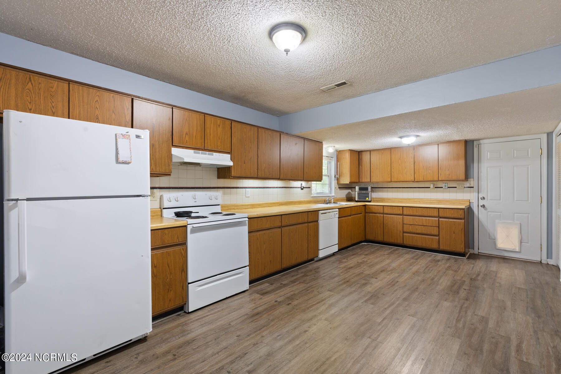 1902 Rolling Ridge Drive Property Photo 11
