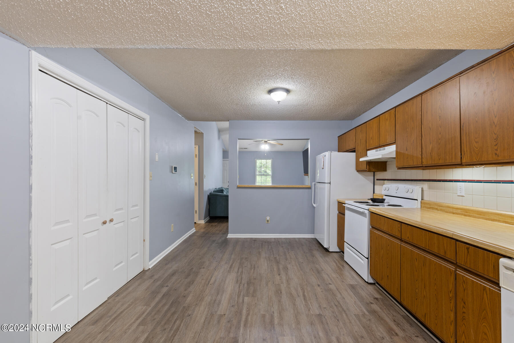 1902 Rolling Ridge Drive Property Photo 14