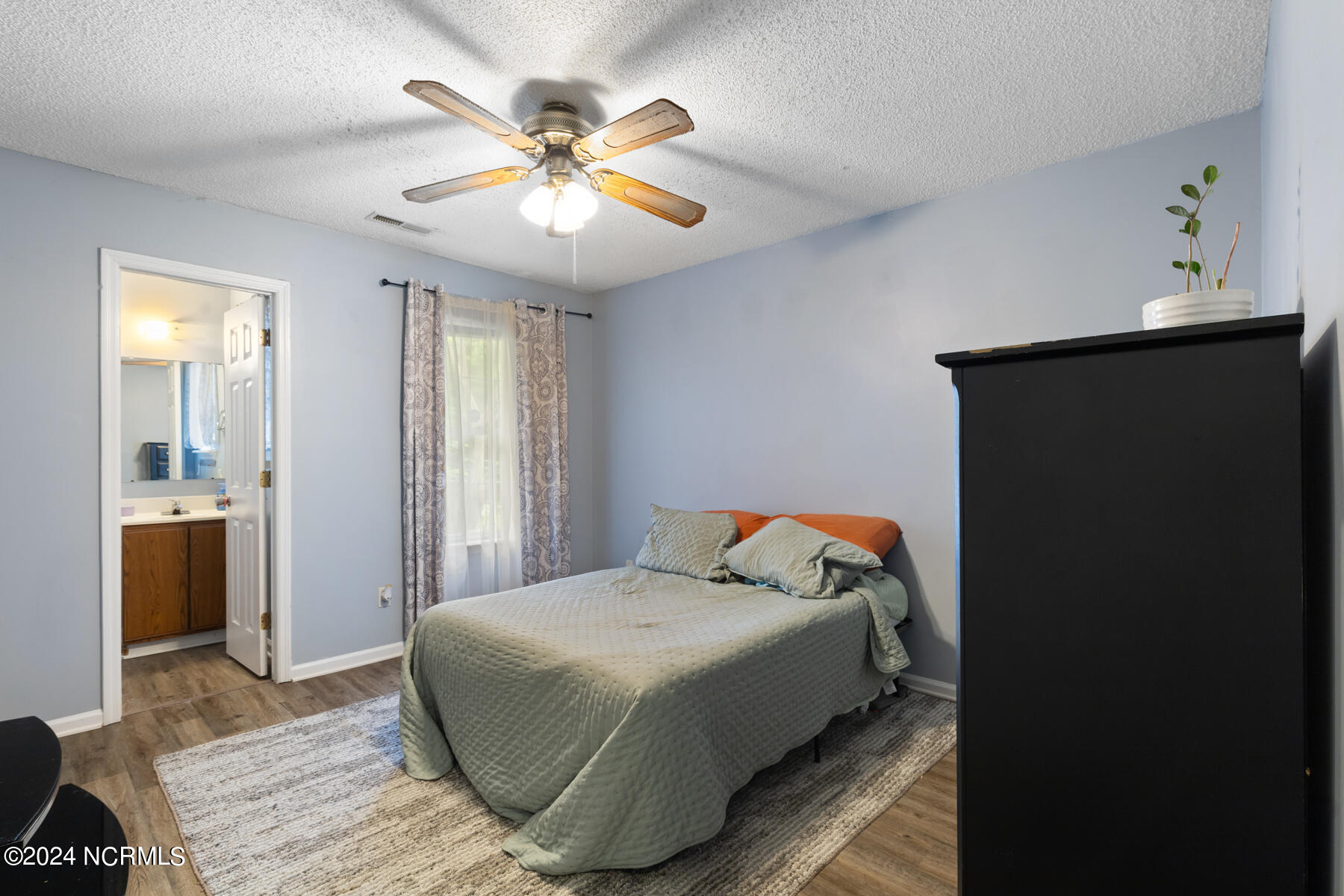 1902 Rolling Ridge Drive Property Photo 18