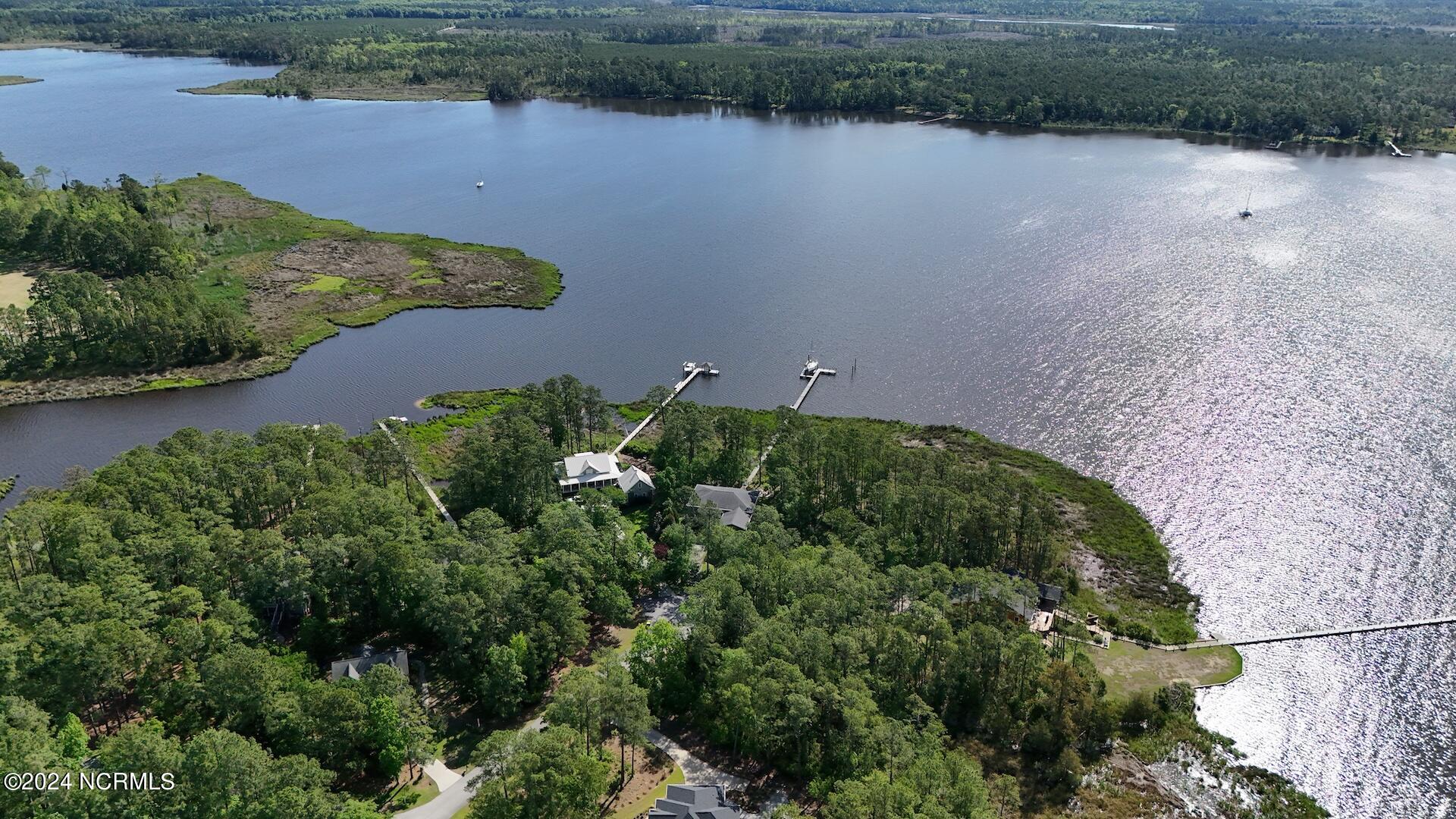 1015 Harbour Pointe Drive Property Photo 6