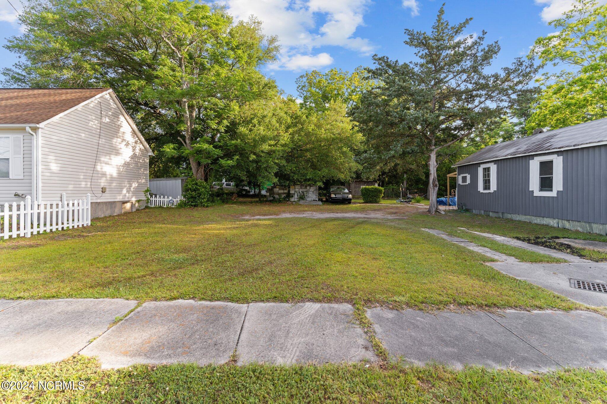 1003 Hall Street Property Photo 3