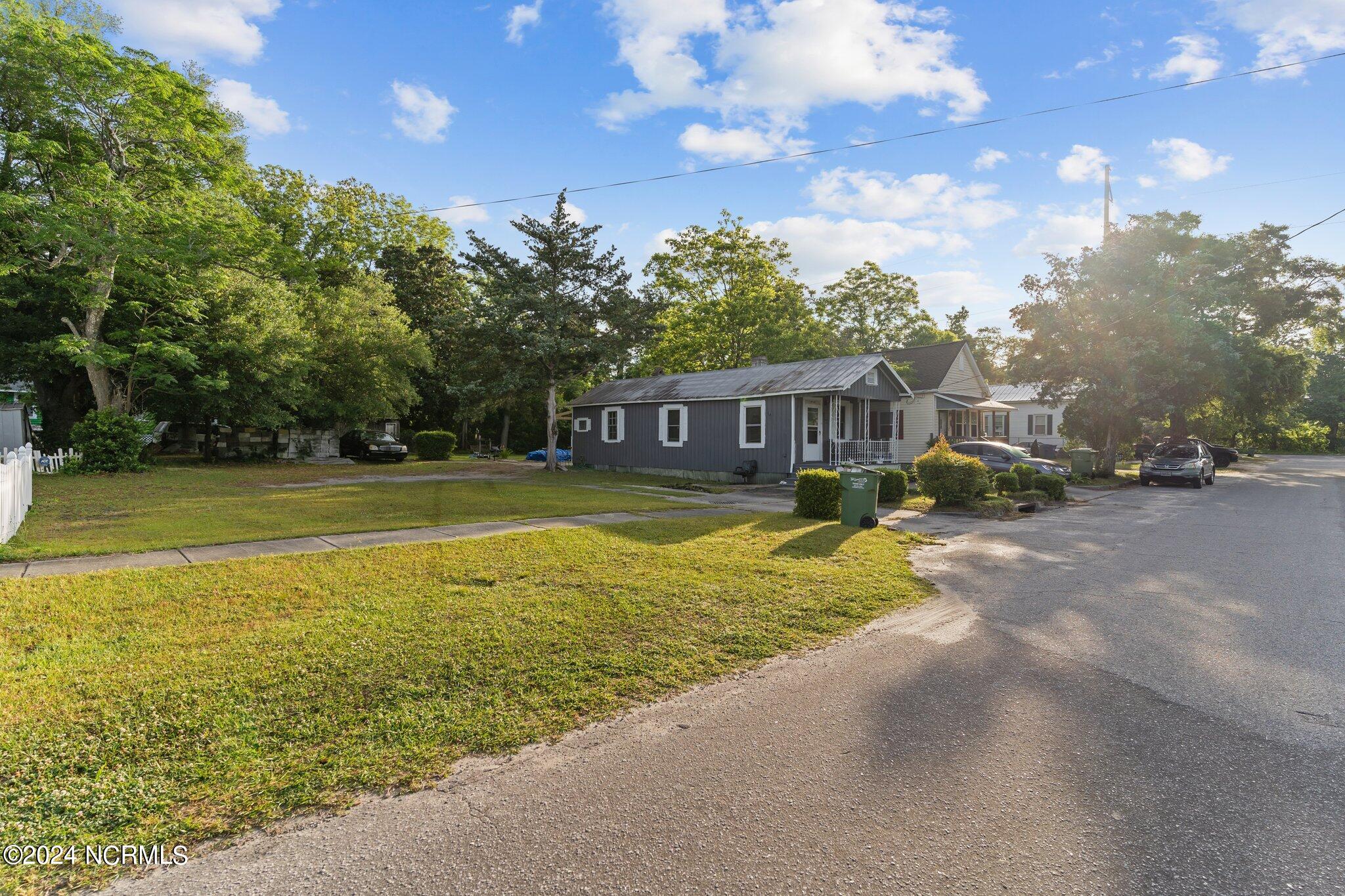 1003 Hall Street Property Photo 5
